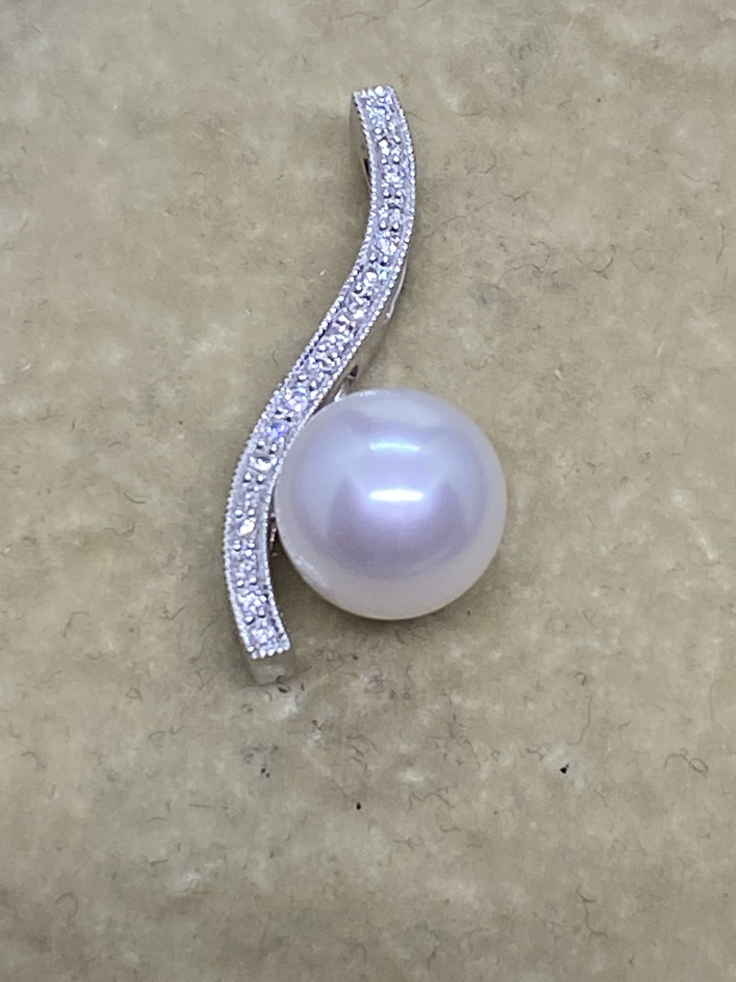 18k White Gold Diamond Set Pearl Pendant