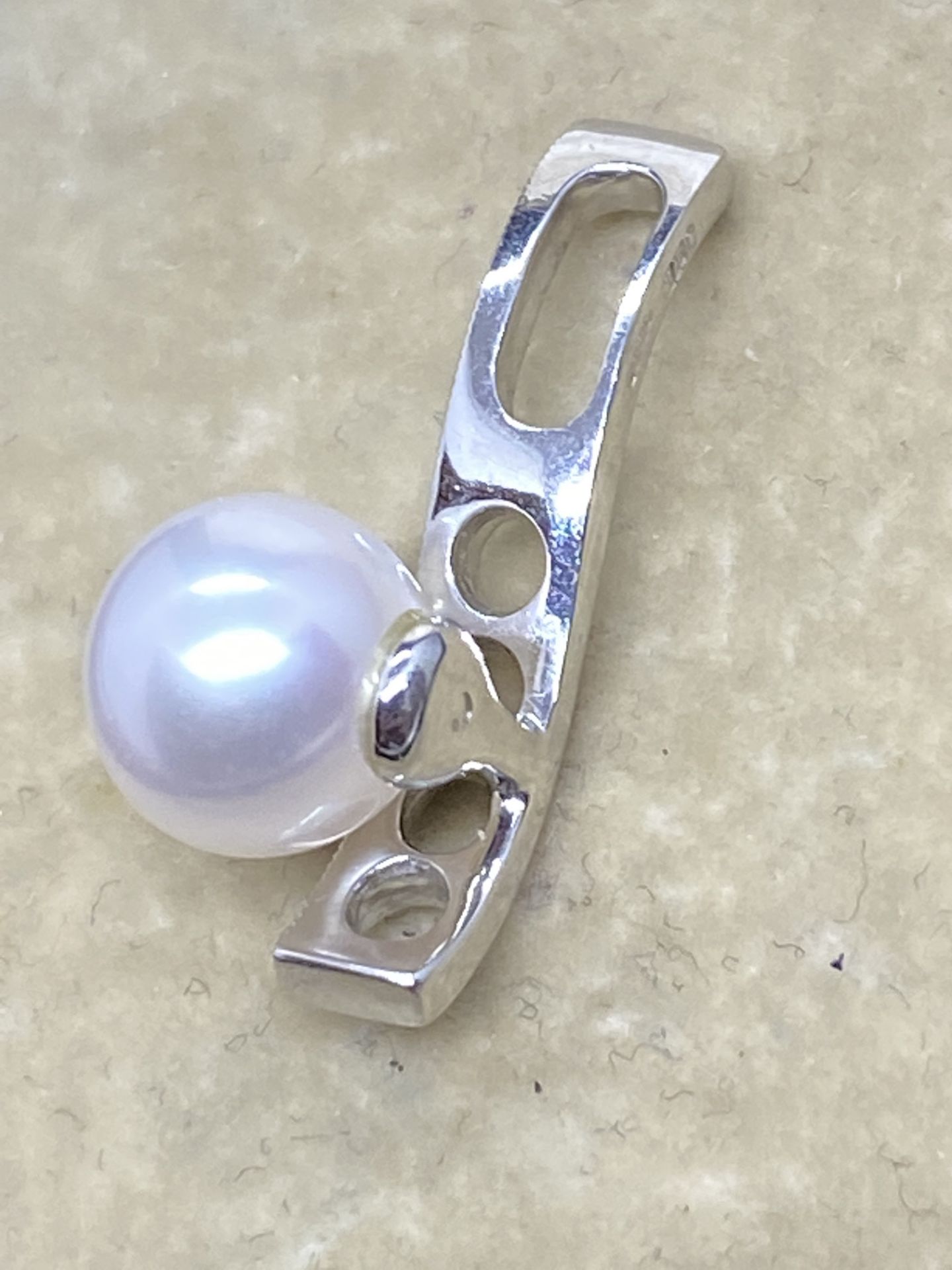 18k White Gold Diamond Set Pearl Pendant - Image 2 of 3