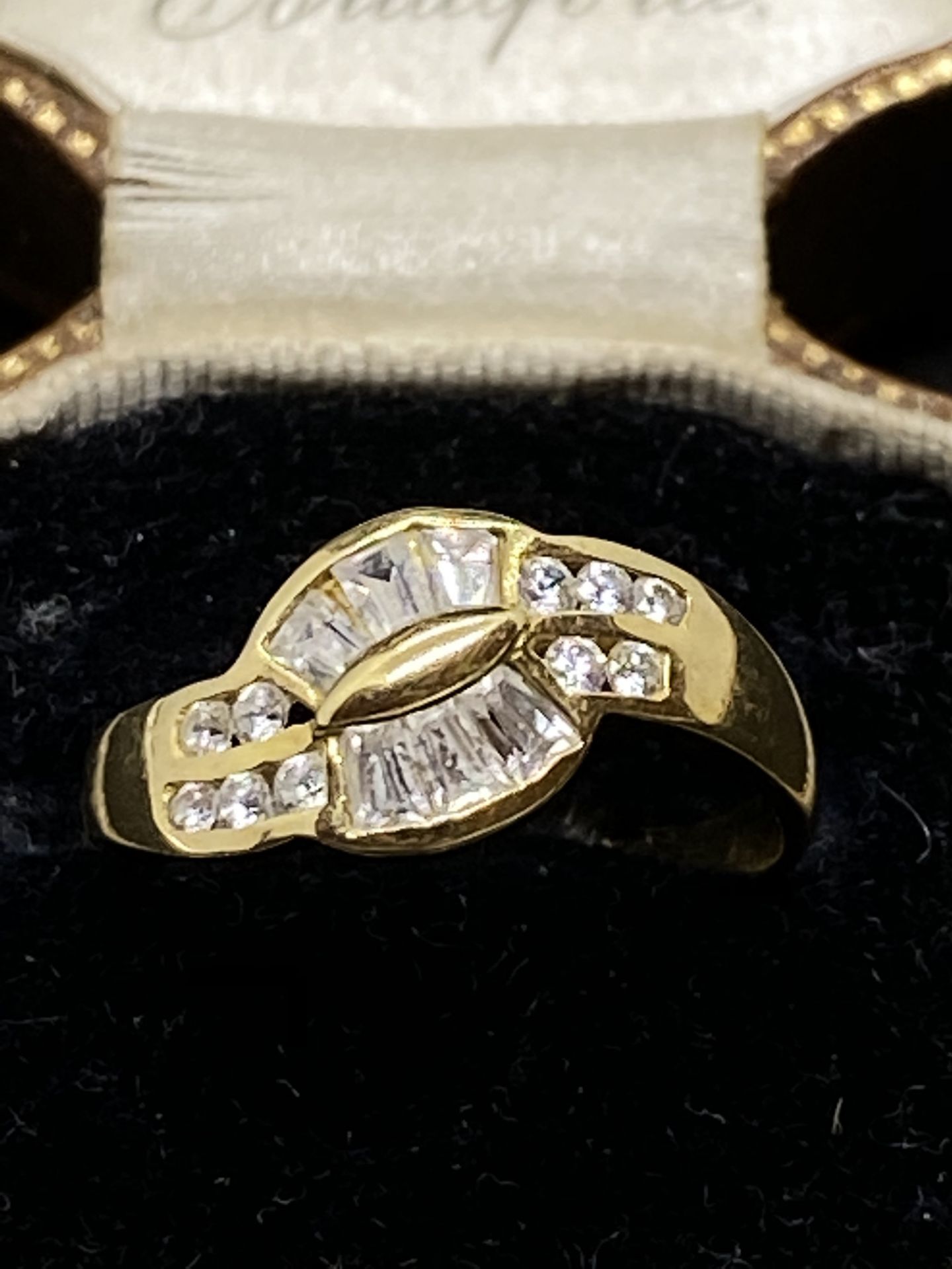 18ct Gold White Stone Set Ring - Image 2 of 3