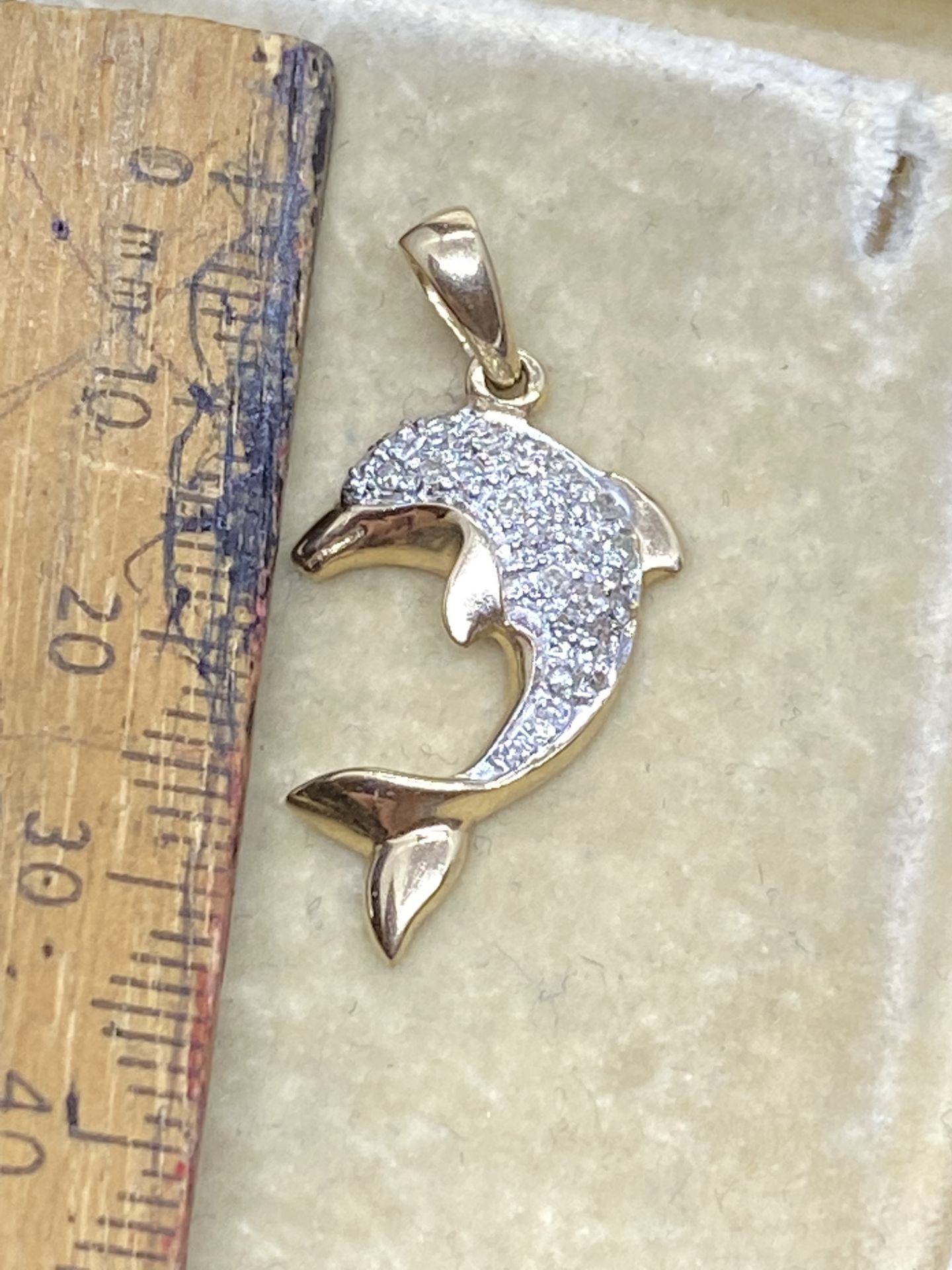 9ct Gold Diamond Set Dolphin Pendant - Image 2 of 3