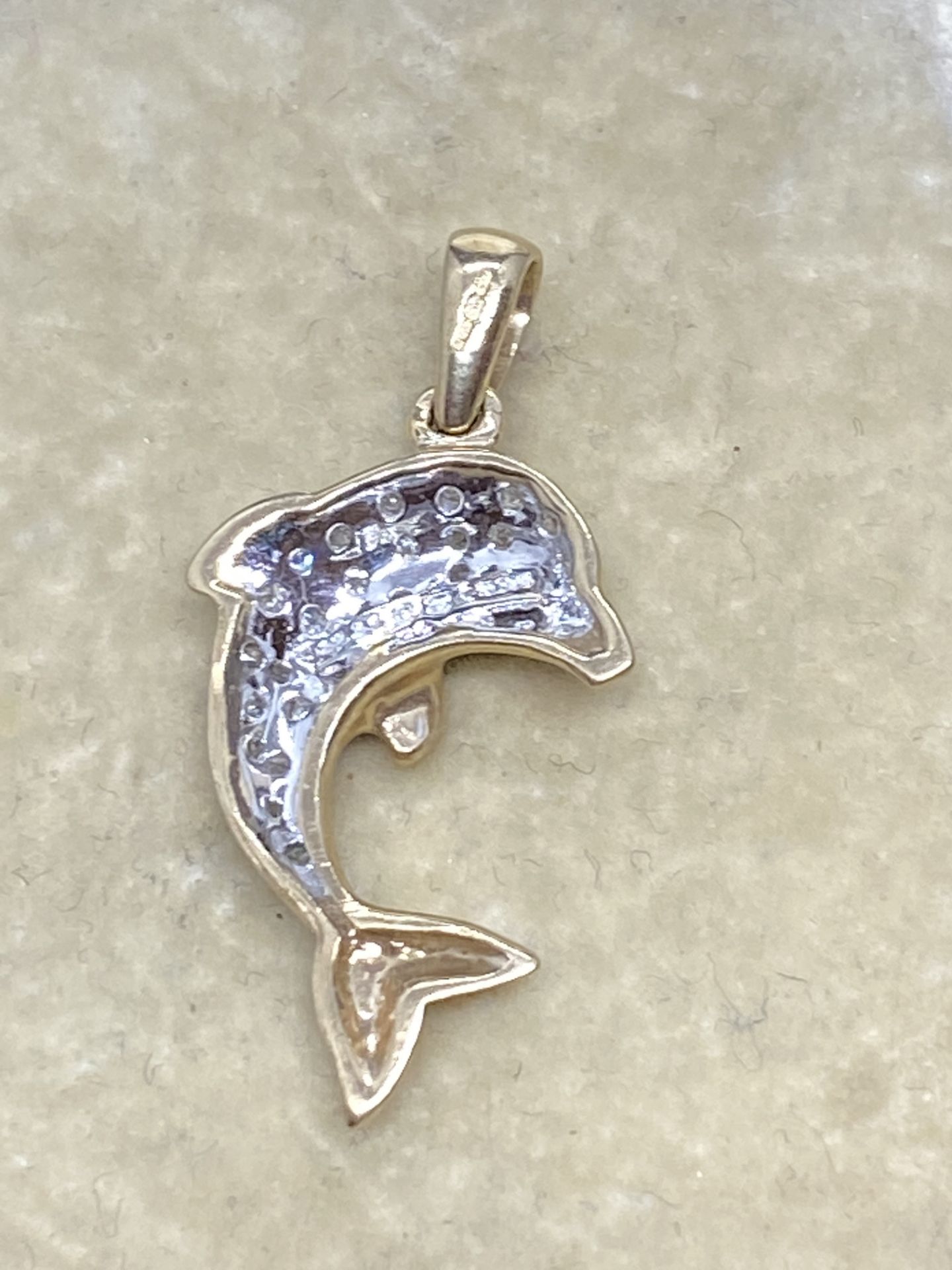 9ct Gold Diamond Set Dolphin Pendant - Image 3 of 3
