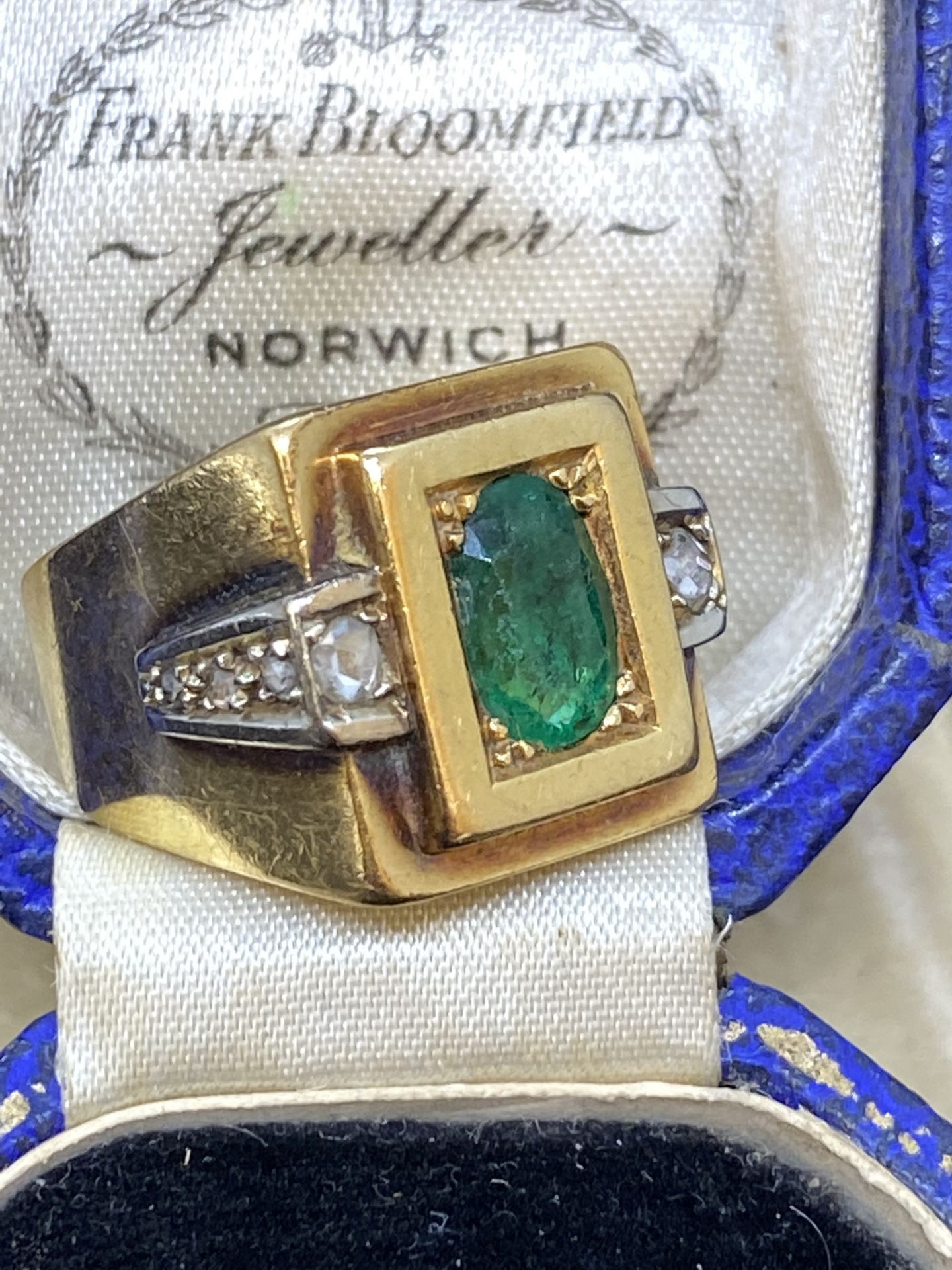 ANTIQUE FRENCH EMERALD & DIAMOND RING - TESTED AS 18ct GOLD - Image 2 of 4