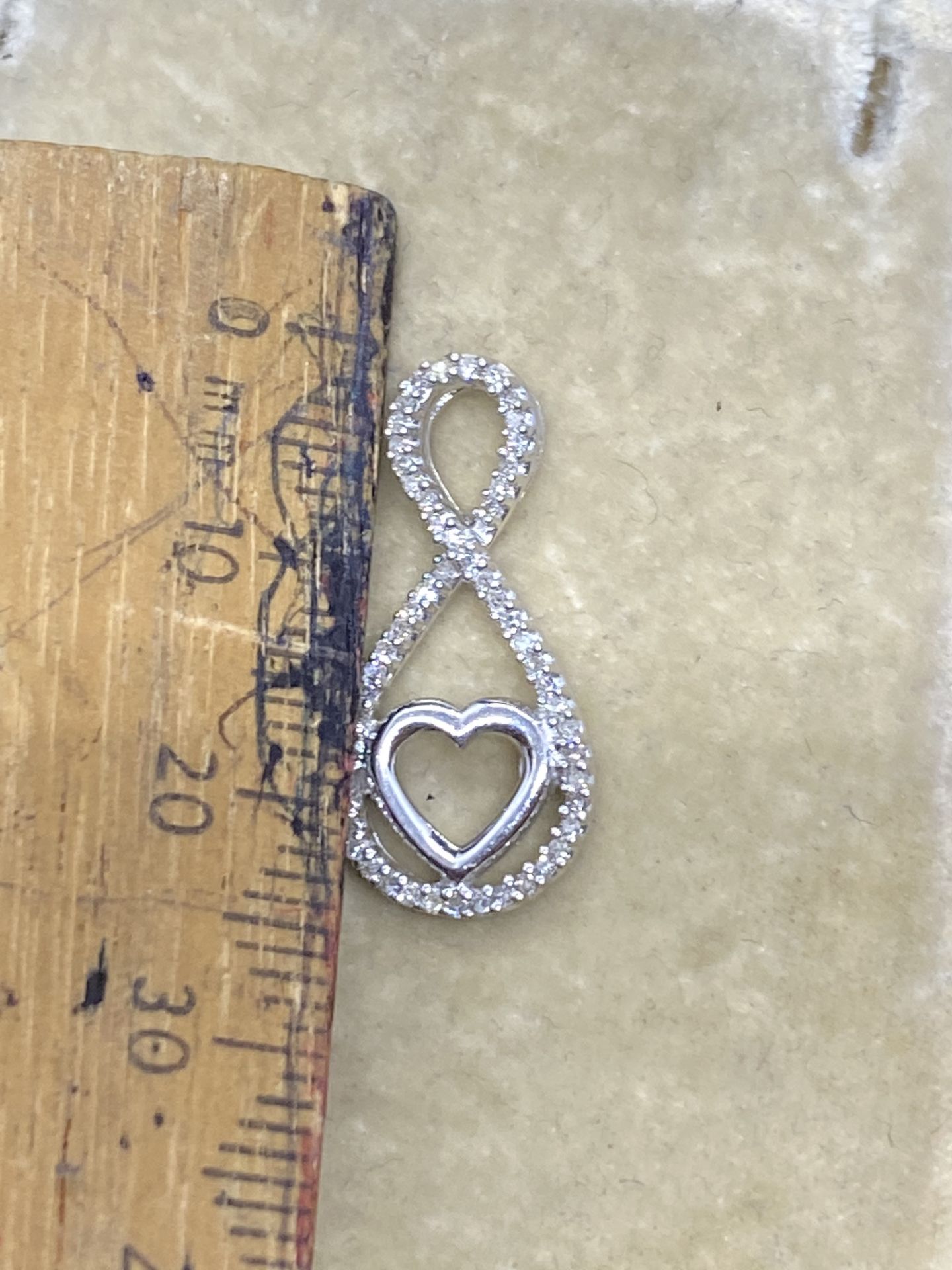 9ct White Gold Diamond Set Infinity Heart Pendant - Image 3 of 3
