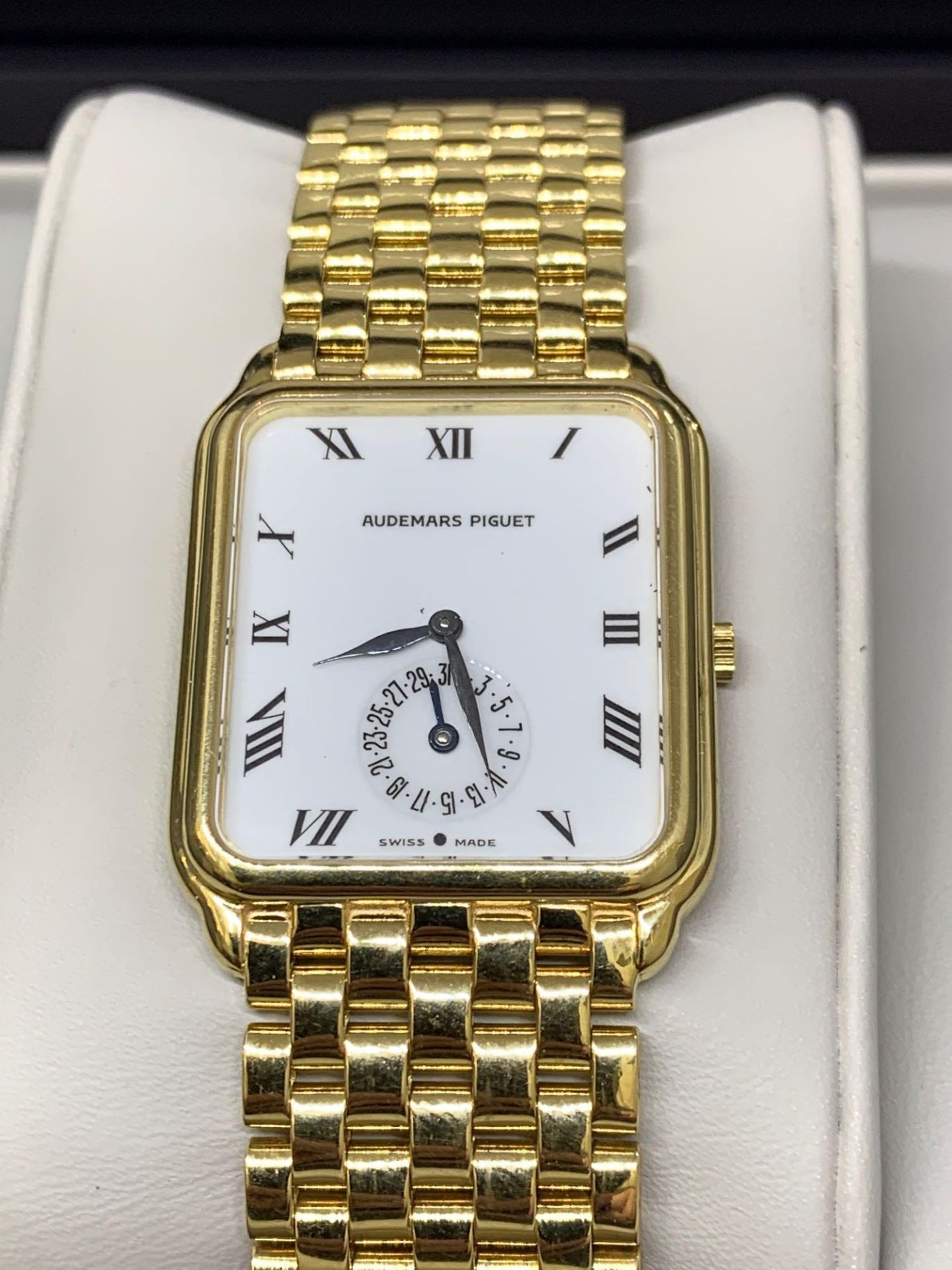 Audemars Piguet 18ct Gold watch 95 Grams With a Audemars box - Image 2 of 10