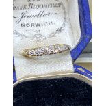 ANTIQUE 18ct GOLD 5 STONE DIAMOND RING