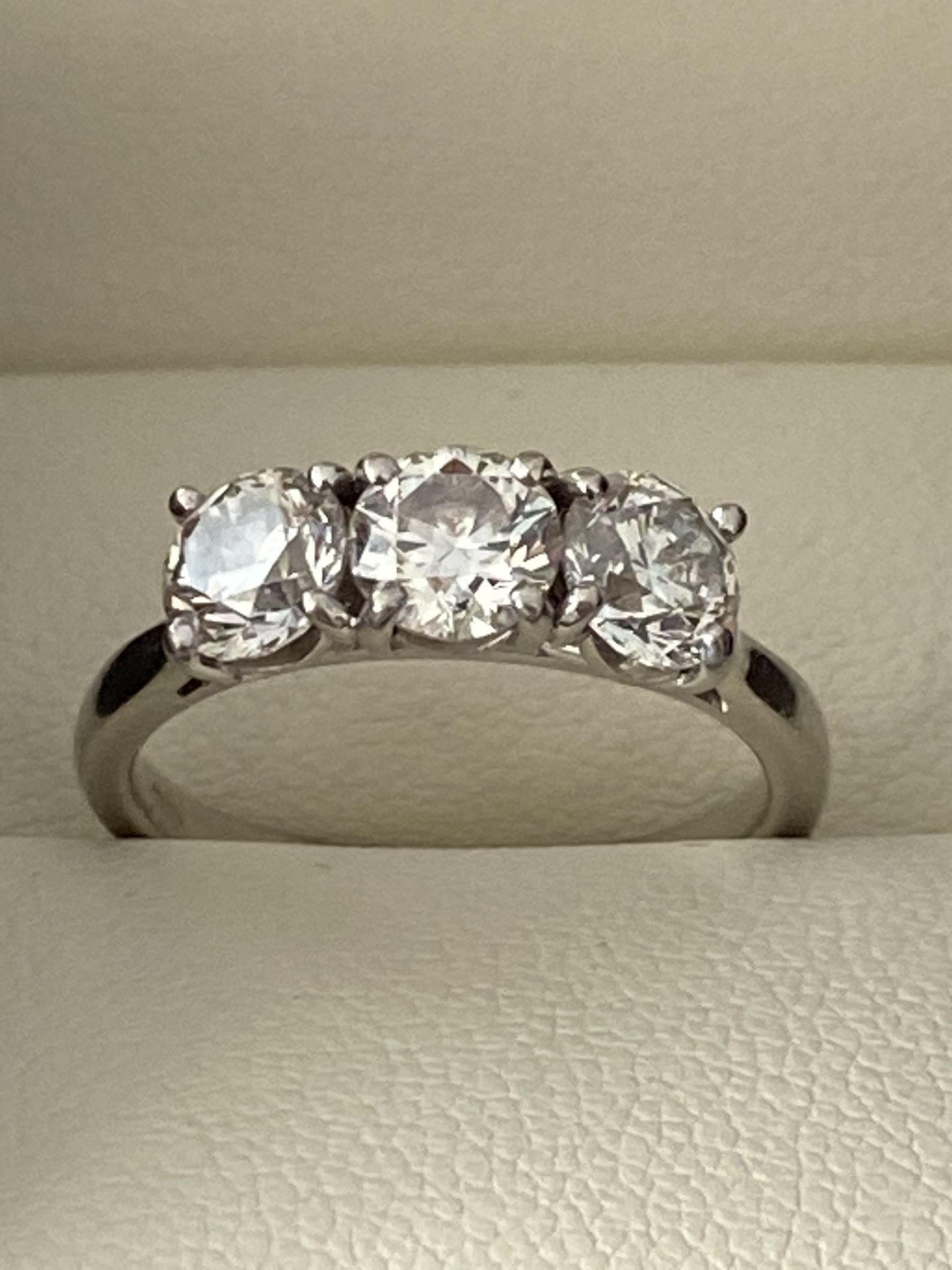 2.00ct 3 x STONE DIAMOND RING SET IN PLATINUM 950 - Image 5 of 9