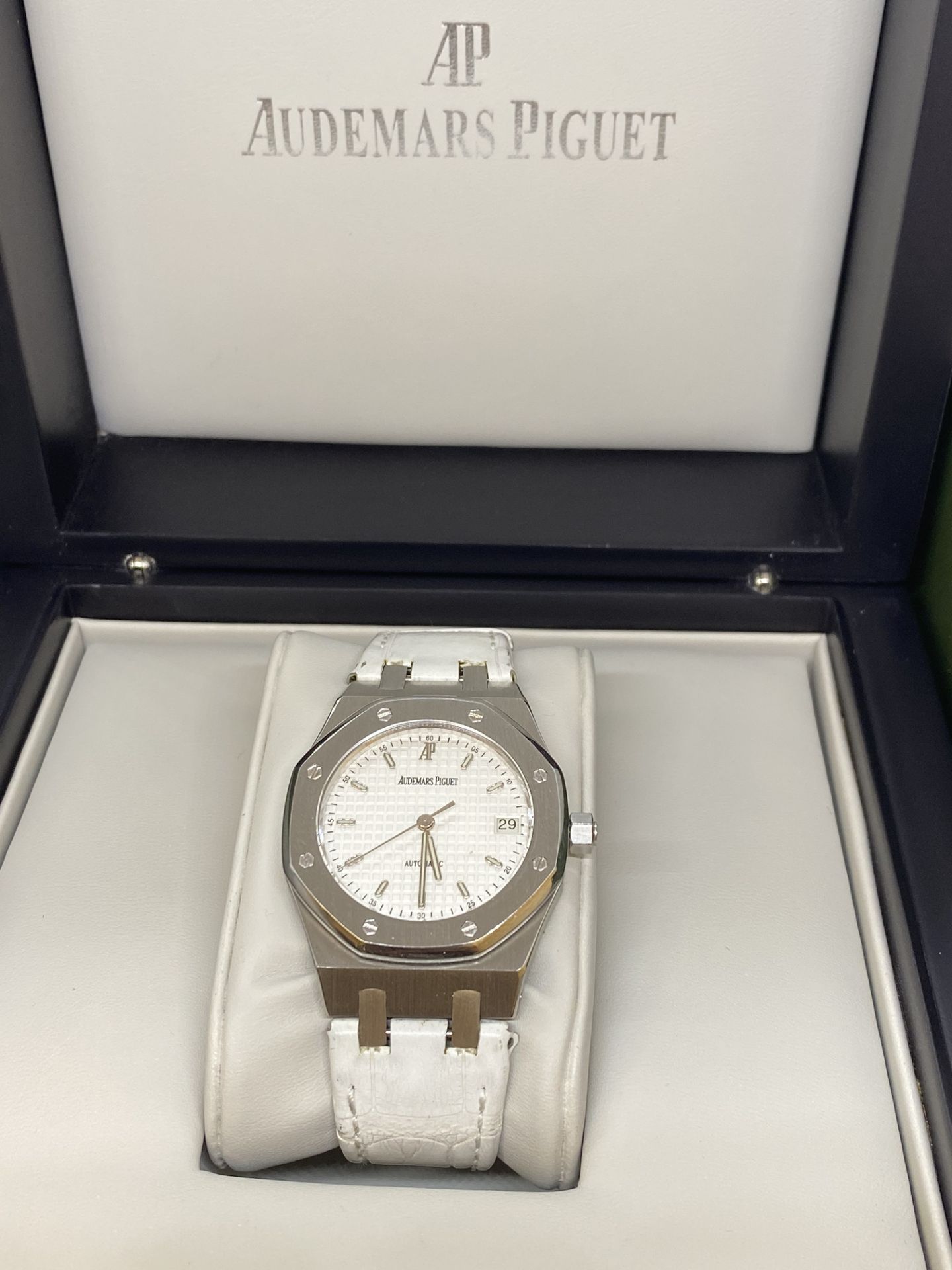 37mm AUDEMARS PIGUET ROYAL OAK PICTET & CIE LTD WATCH WITH BOX - Image 2 of 14