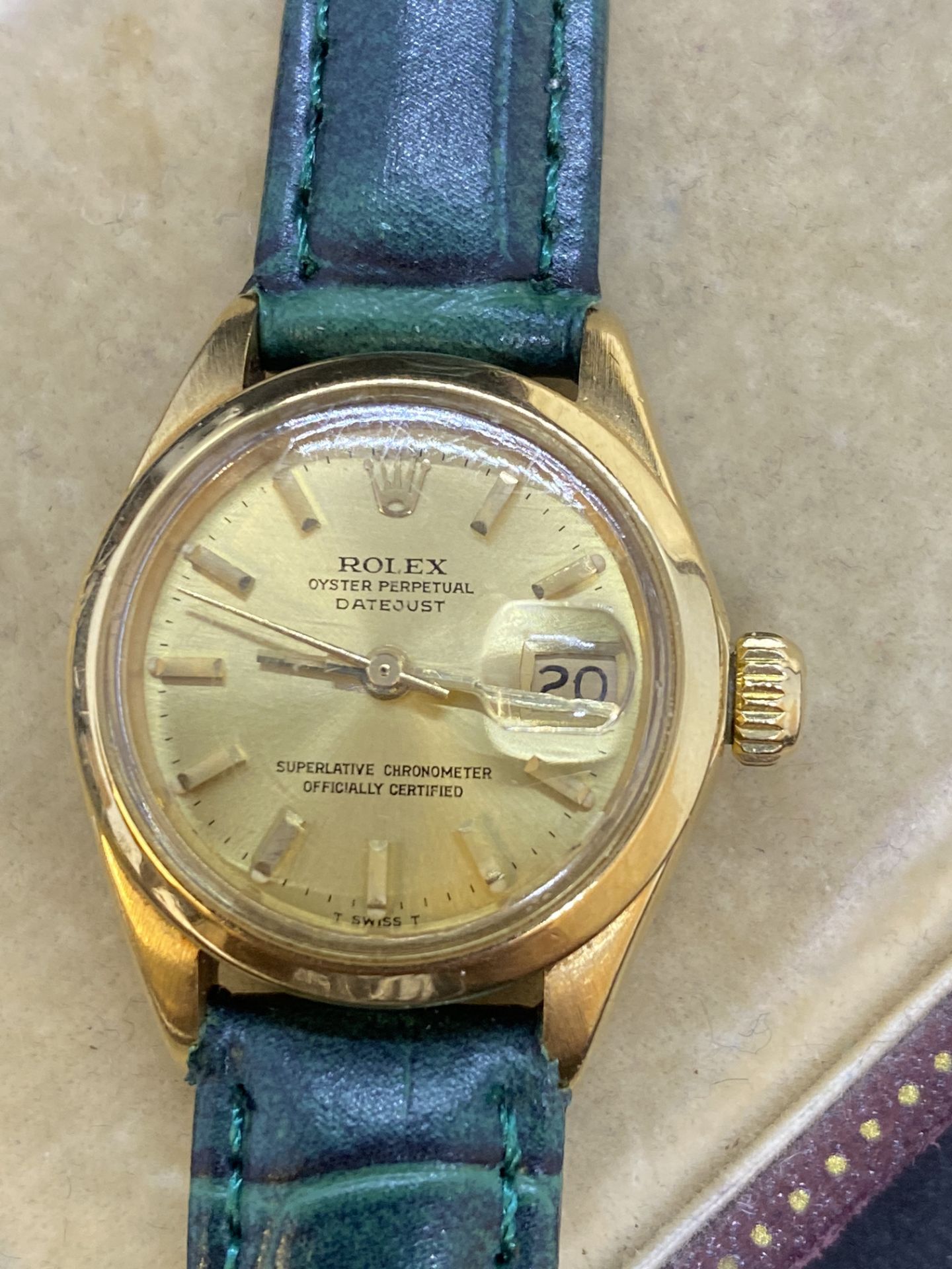 18ct GOLD ROLEX WATCH ON LEATHER STRAP