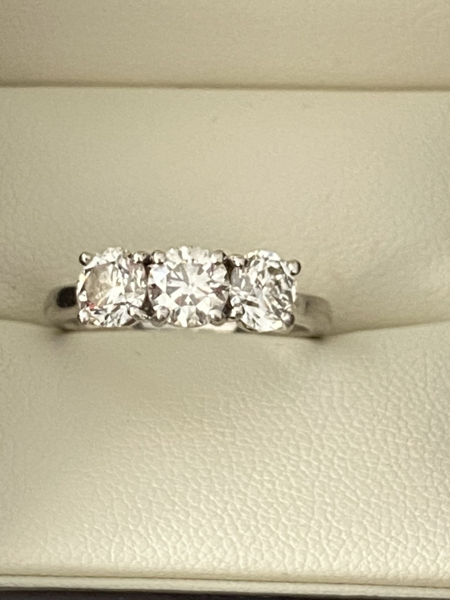 2.00ct 3 x STONE DIAMOND RING SET IN PLATINUM 950 - Image 3 of 9