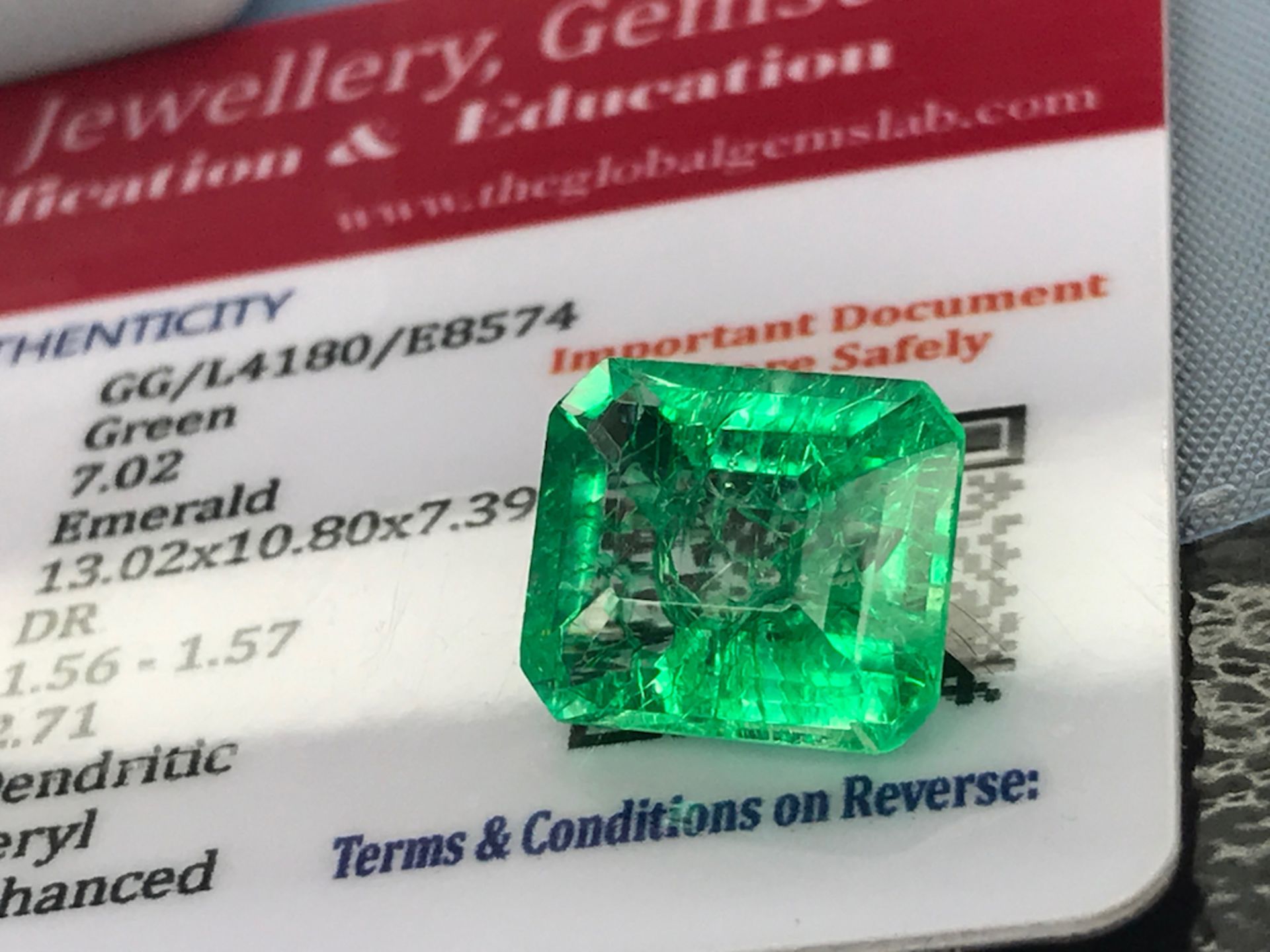 GREEN STONE WITH CARD MARKED EMERALD