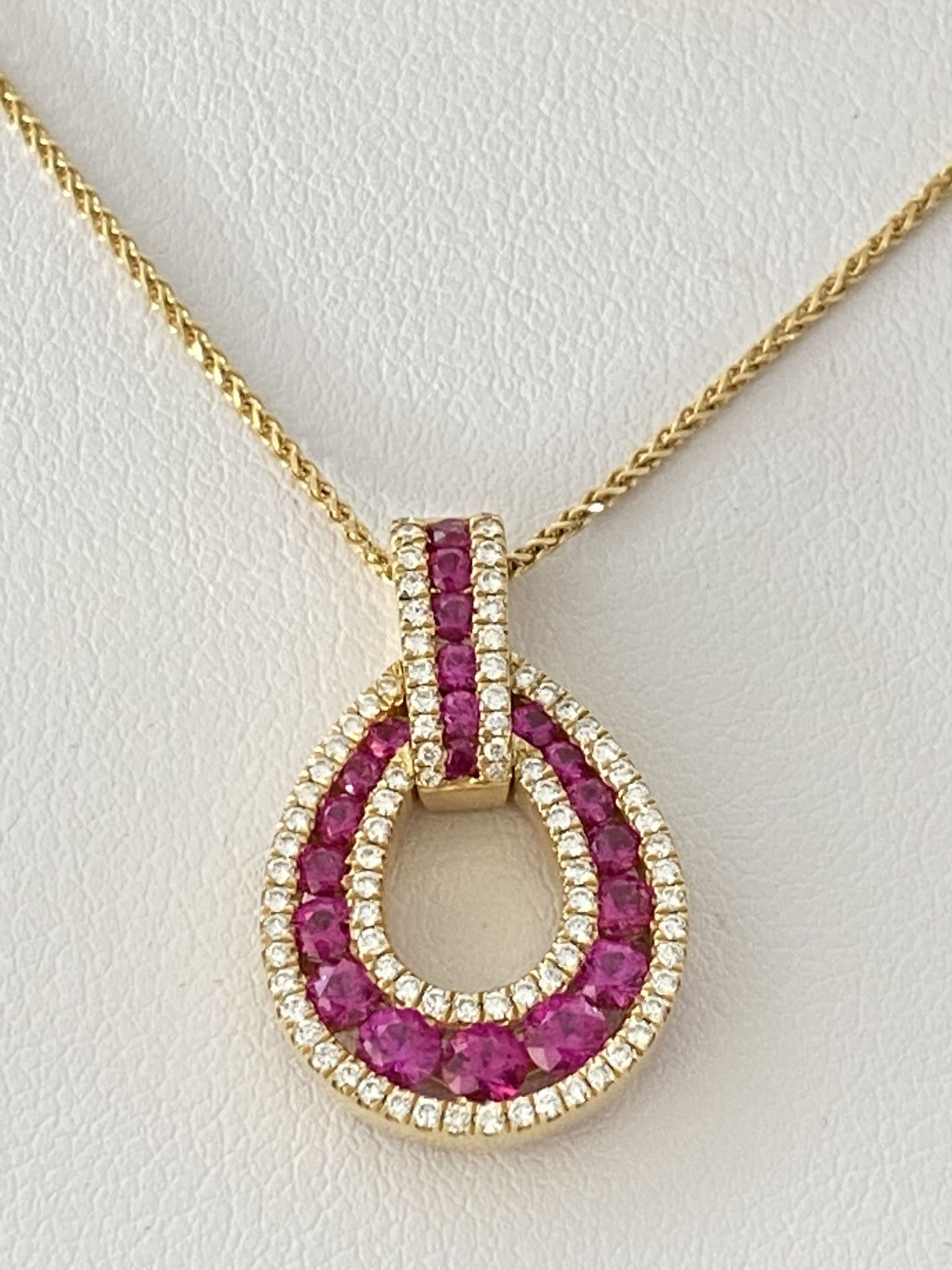 18ct YELLOW GOLD RUBY & DIAMOND PENDANT & EARRINGS - Image 5 of 6