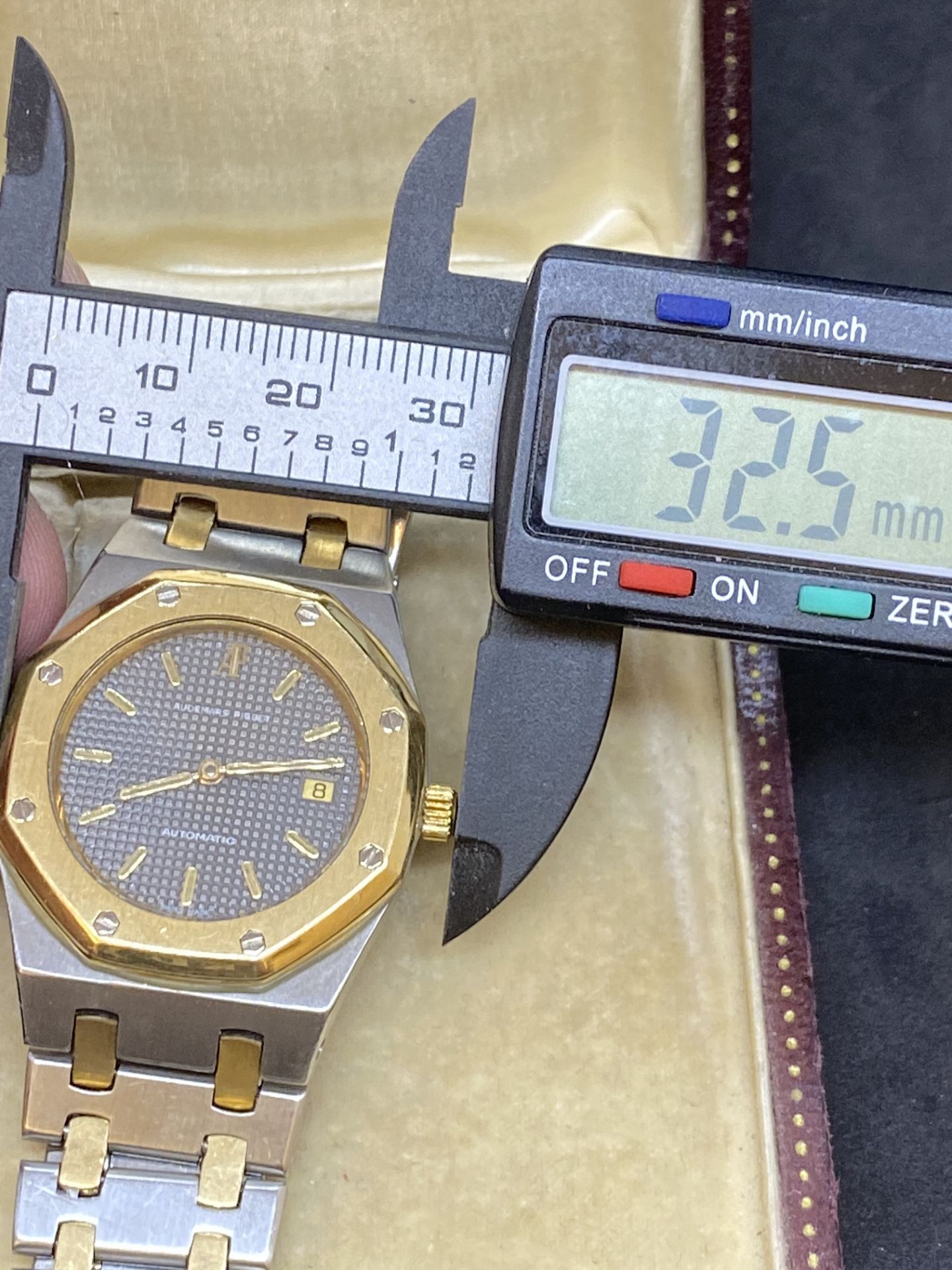 33mm STEEL & GOLD AUDEMARS PIQUET ROYAL OAK WATCH - Image 10 of 10