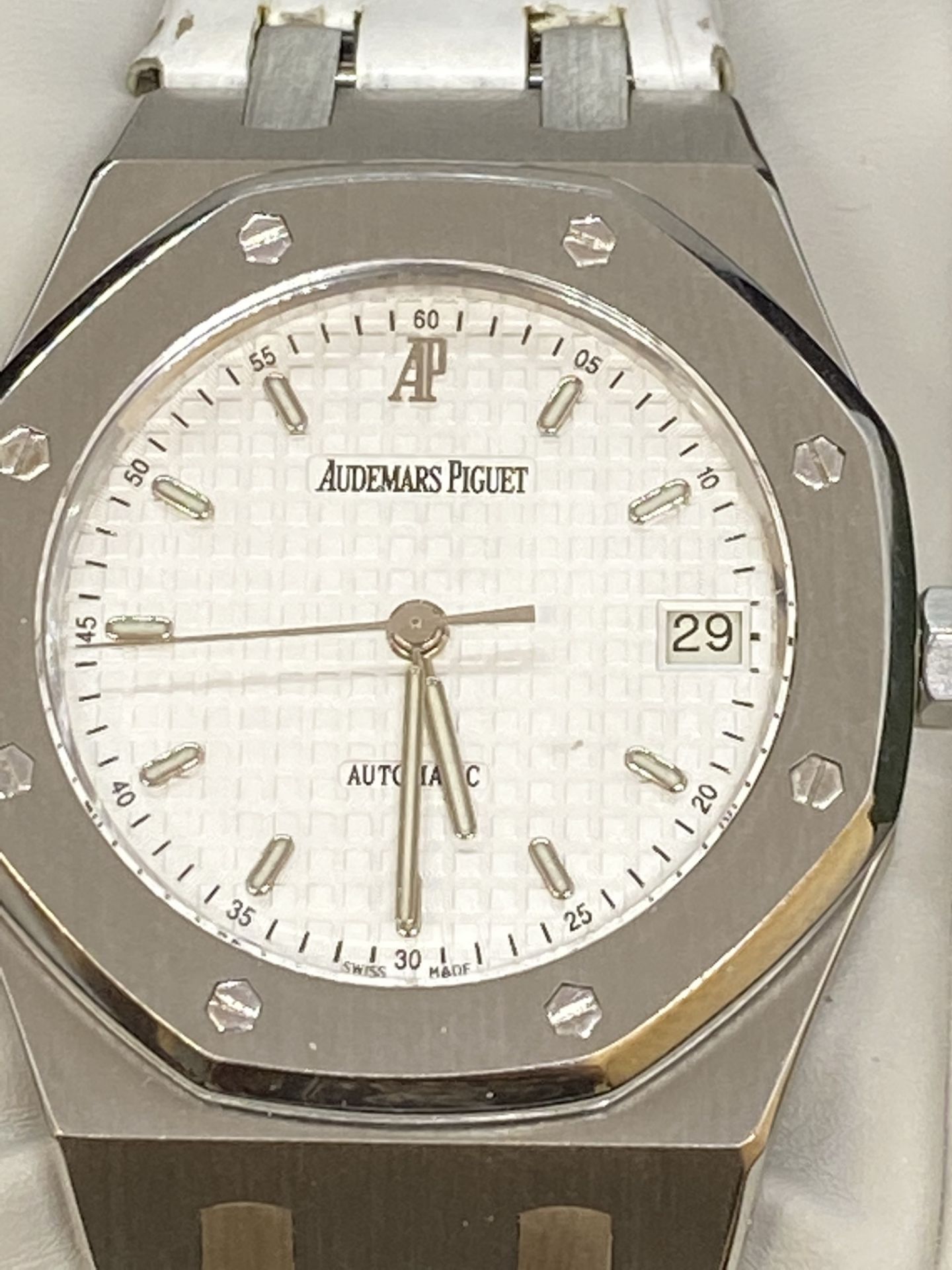 37mm AUDEMARS PIGUET ROYAL OAK PICTET & CIE LTD WATCH WITH BOX - Image 4 of 14