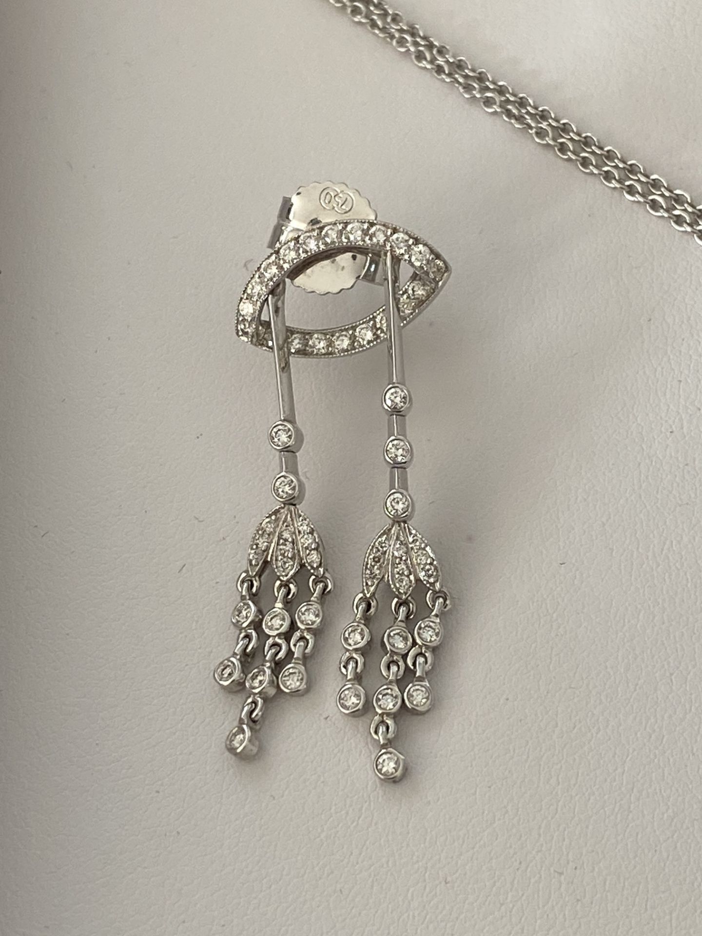 FINE 18ct WHITE GOLD CHANDELIER DIAMOND DROP PENDANT WITH MATCHING EARRINGS - Image 3 of 6