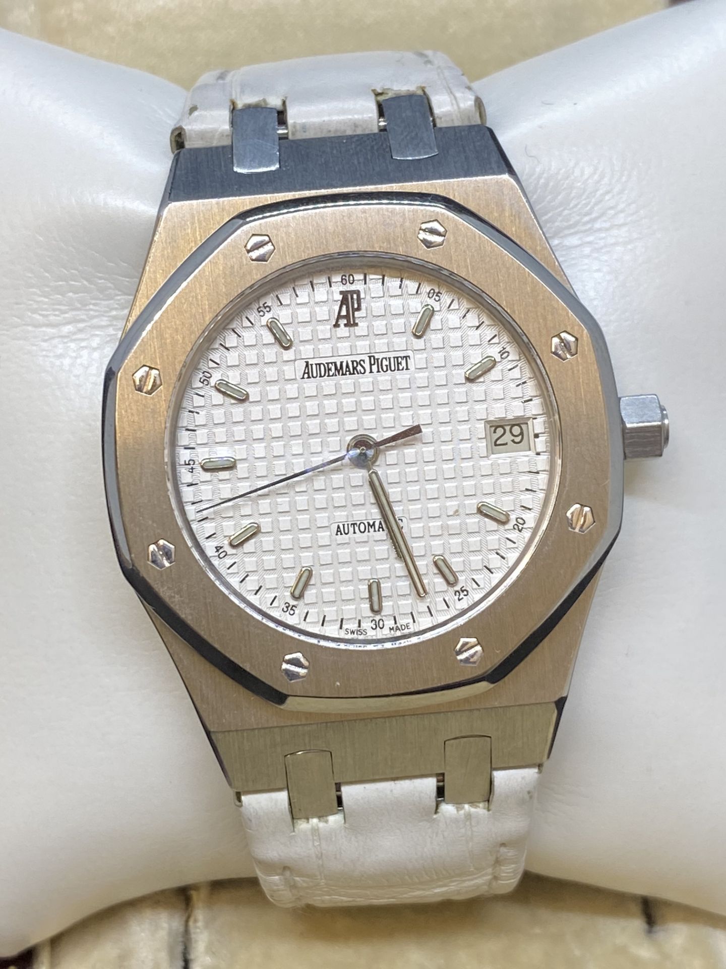 37mm AUDEMARS PIGUET ROYAL OAK PICTET & CIE LTD WATCH WITH BOX - Image 7 of 14