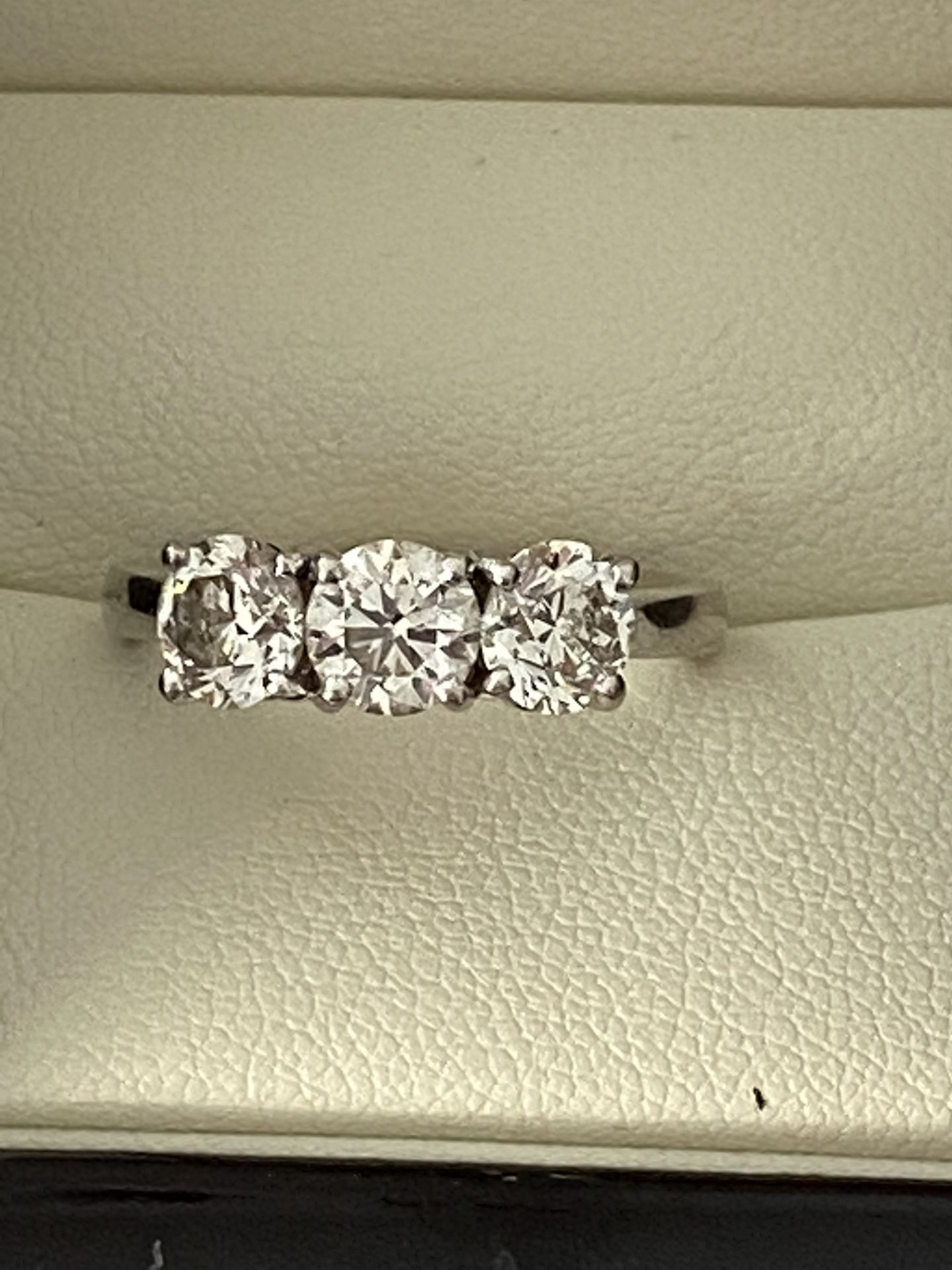 2.00ct 3 x STONE DIAMOND RING SET IN PLATINUM 950 - Image 7 of 9