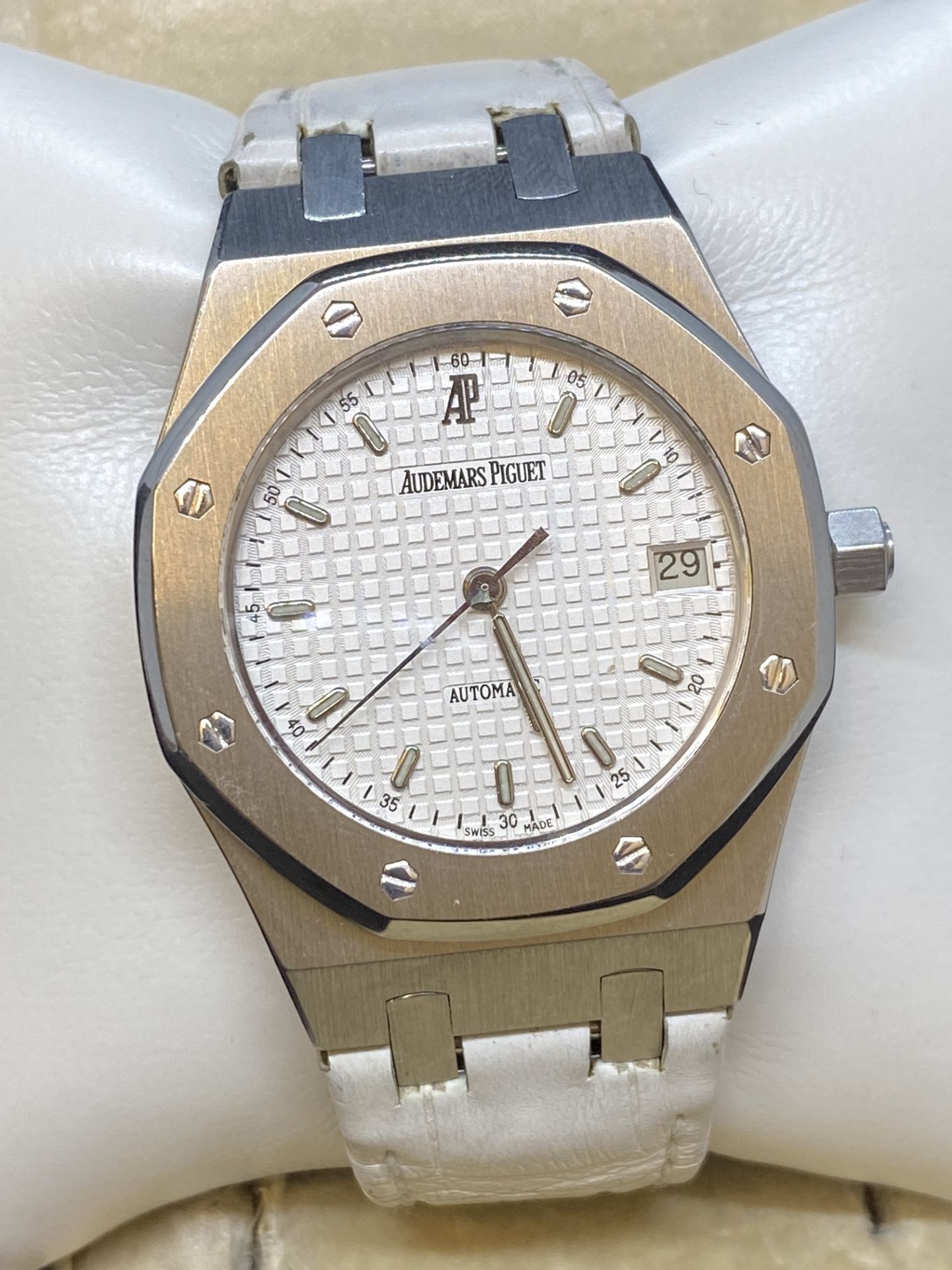 37mm AUDEMARS PIGUET ROYAL OAK PICTET & CIE LTD WATCH WITH BOX - Image 6 of 14