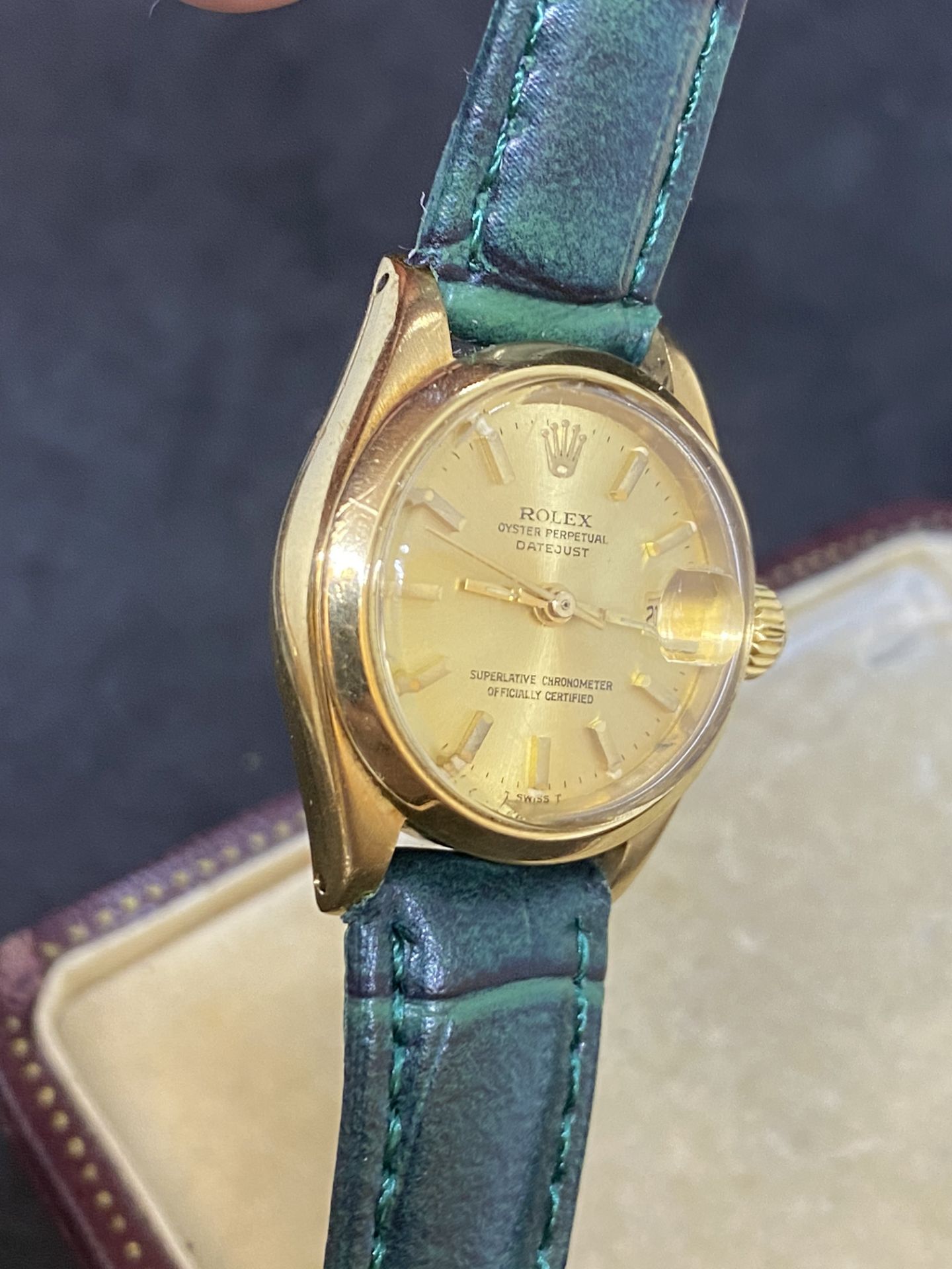 18ct GOLD ROLEX WATCH ON LEATHER STRAP - Image 6 of 8