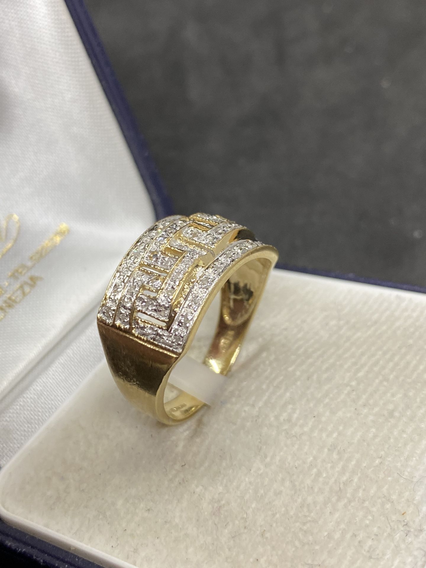 GENTS 9ct GOLD DIAMOND SET RING - 4.5 GRAMS - Image 4 of 5