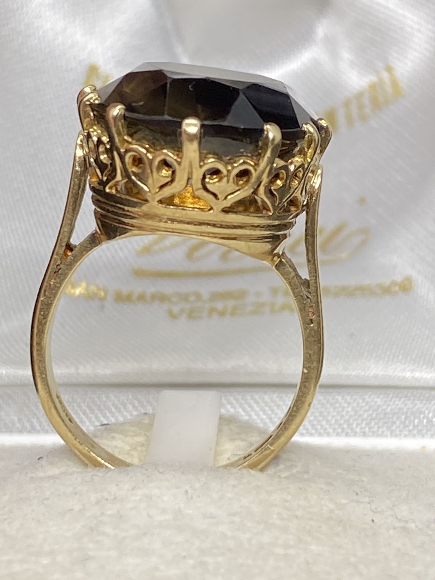 9ct GOLD SMOKEY QUARTZ SET RING - Image 2 of 3