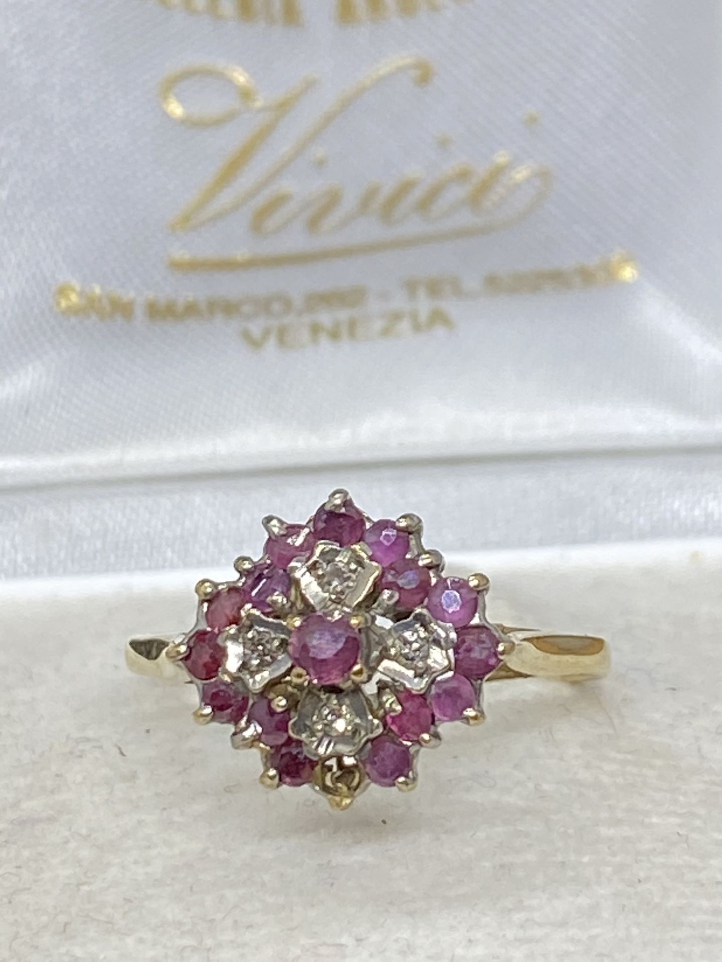 9ct GOLD RUBY & DIAMOND RING - STONE MISSING