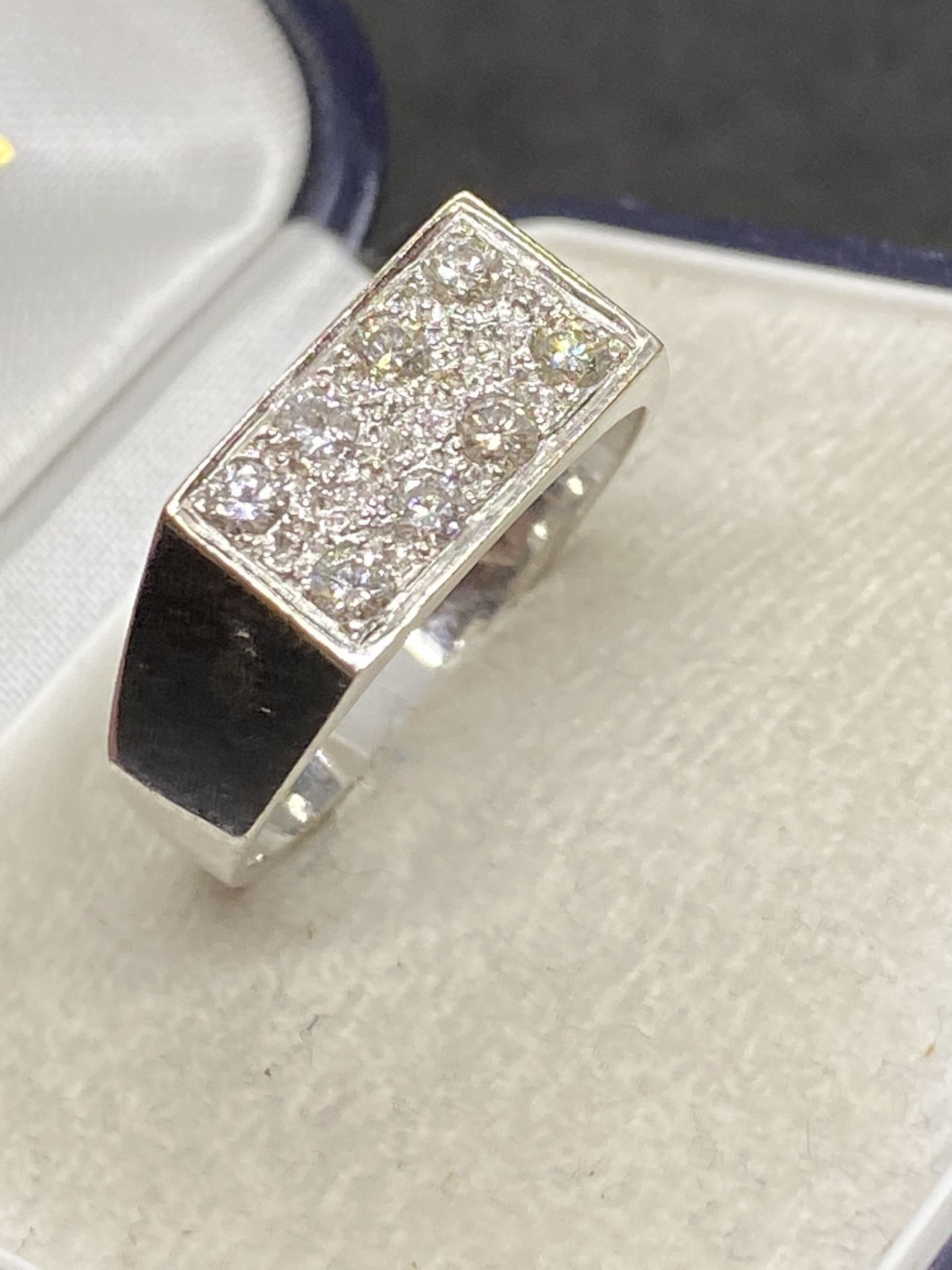 0.60ct DIAMOND RING SET IN WHITE METAL - TESTED AS 18ct GOLD - 9.8 GRAMS - Image 3 of 5