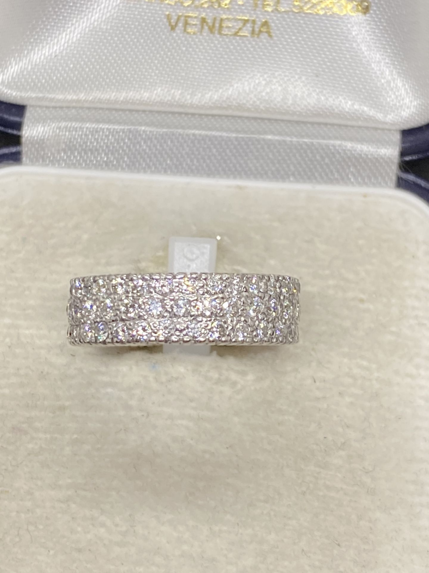 APPROX 2.50ct G/H VS-SI DIAMOND SET FULL ETERNITY RING IN WHITE METAL - Image 2 of 6