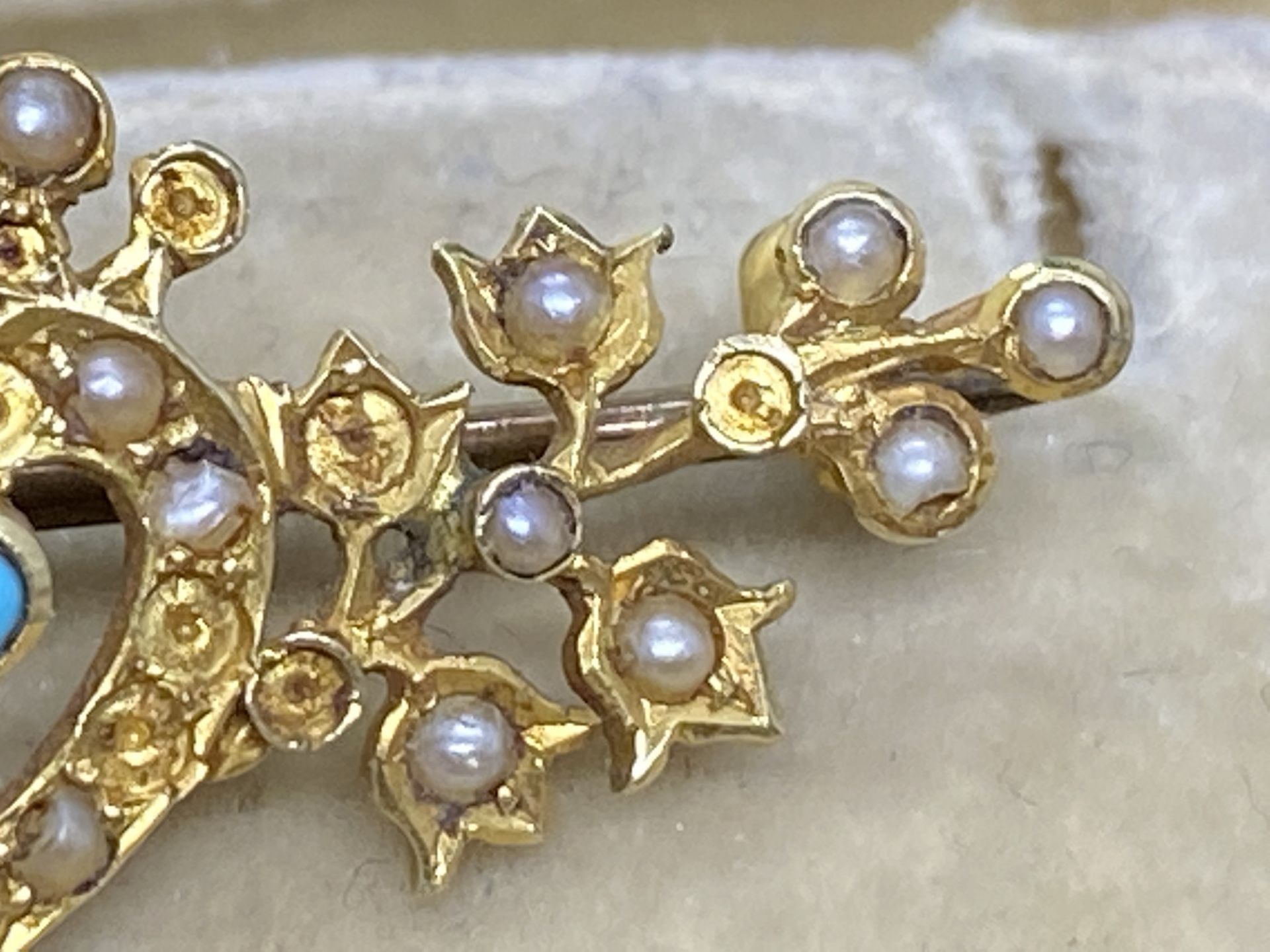 ANTIQUE TURQUISE & SEED PEARL 15k GOLD BROOCH - Image 4 of 5