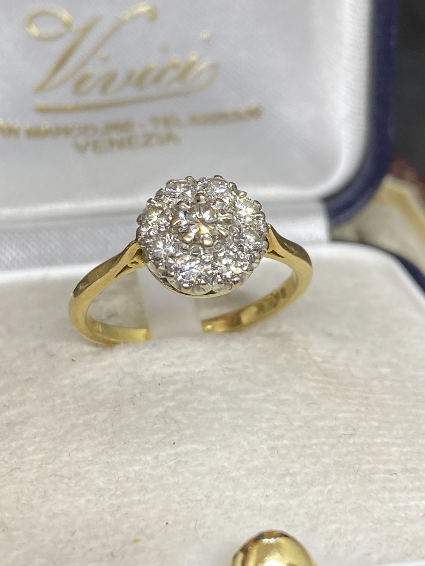 18ct GOLD DIAMOND SET RING - Image 5 of 5