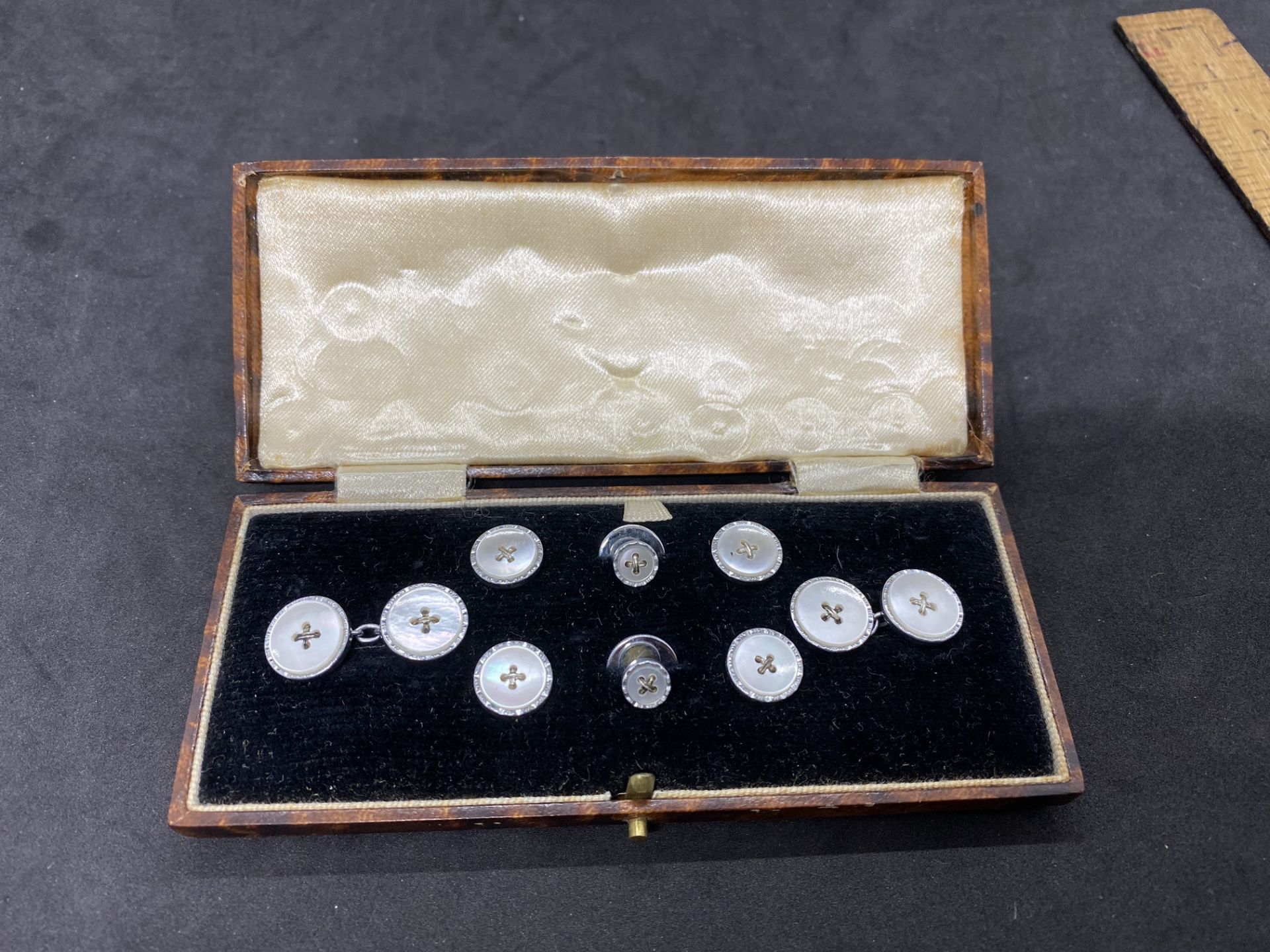 VINTAGE BOXED CUFFLINK SET INC BOX