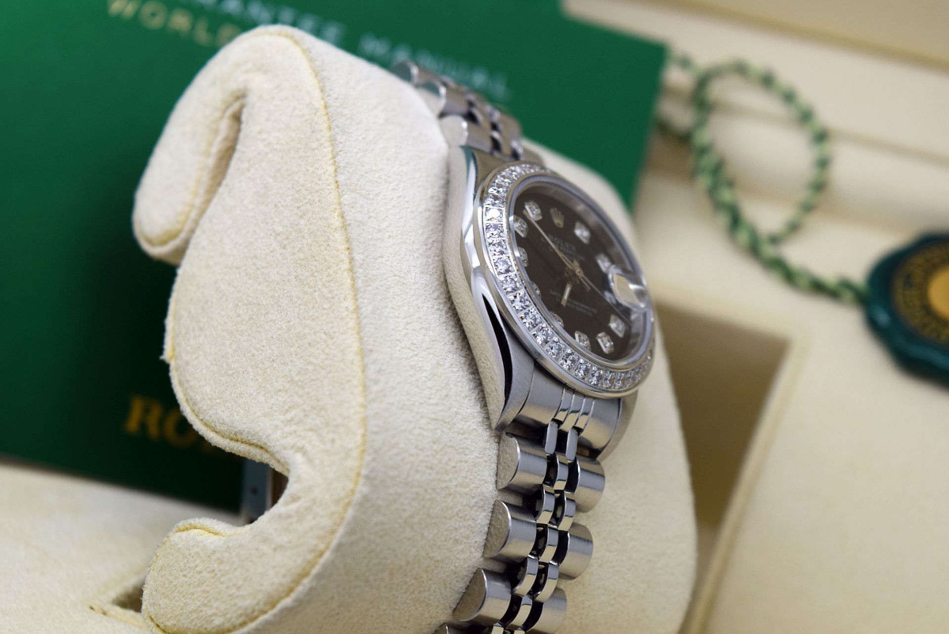 ROLEX DATEJUST 26mm - STAINLESS STEEL with a DIAMOND BLACK DIAL - Image 6 of 9