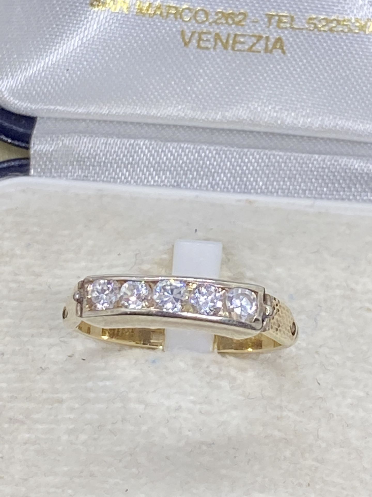 5 STONE DIAMOND RING SET IN YELLOW & WHITE METAL TESTED AS 9ct GOLD & SILVER