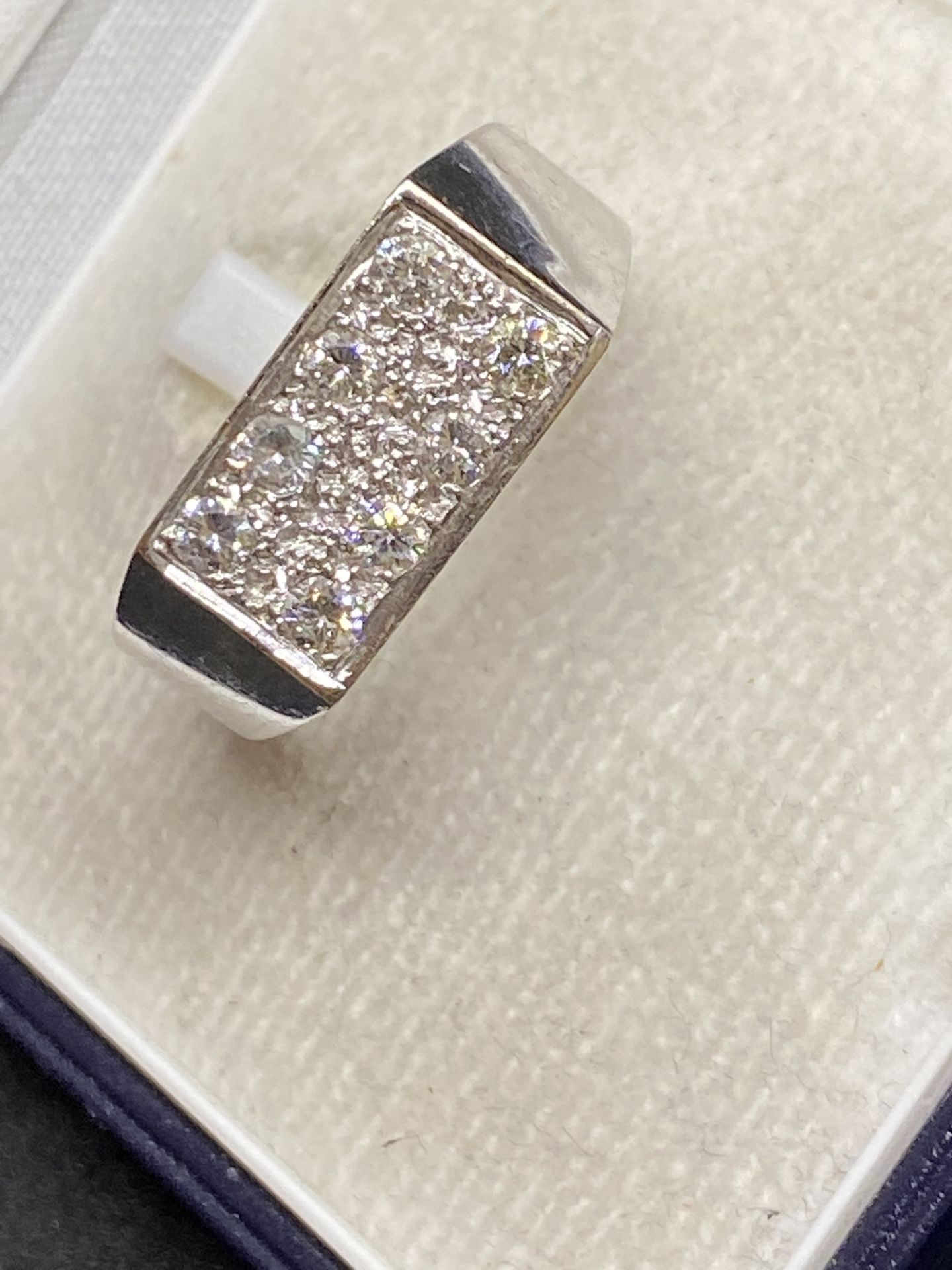 0.60ct DIAMOND RING SET IN WHITE METAL - TESTED AS 18ct GOLD - 9.8 GRAMS