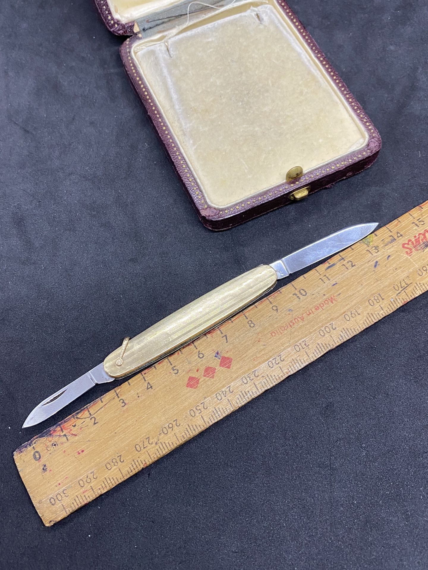 YELLOW METAL (TESTED AS 9ct GOLD) CASED PENKNIFE - STAINLESS STEEL BLADES - Image 5 of 5