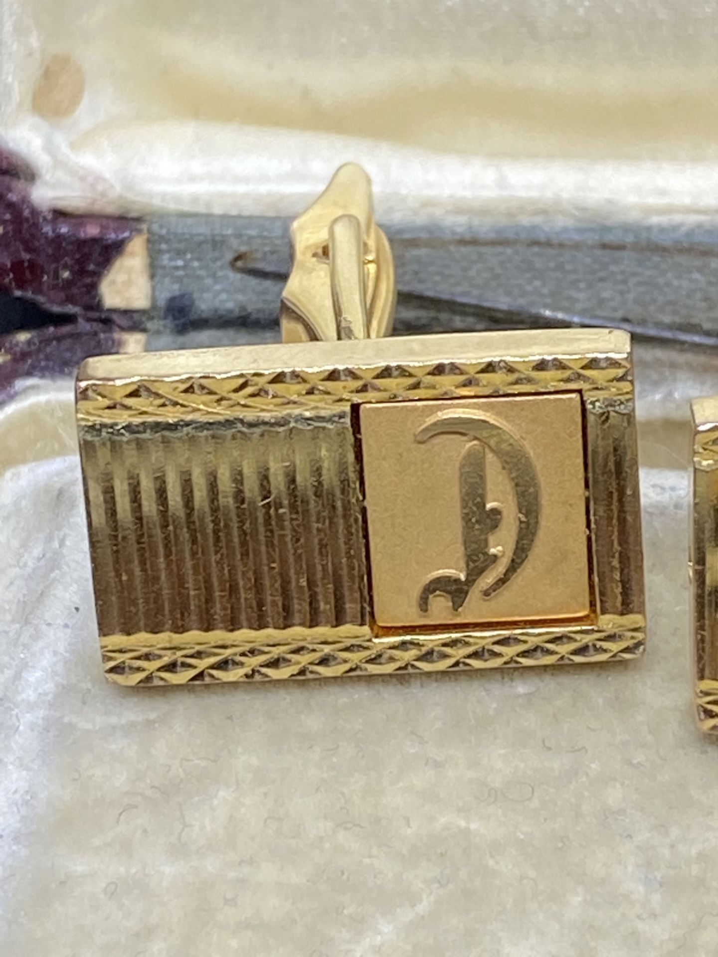 LETTER D YELLOW METAL CUFFLINKS TESTED AS AT LEAST 9ct GOLD 17.5 GRAMS - Image 2 of 4