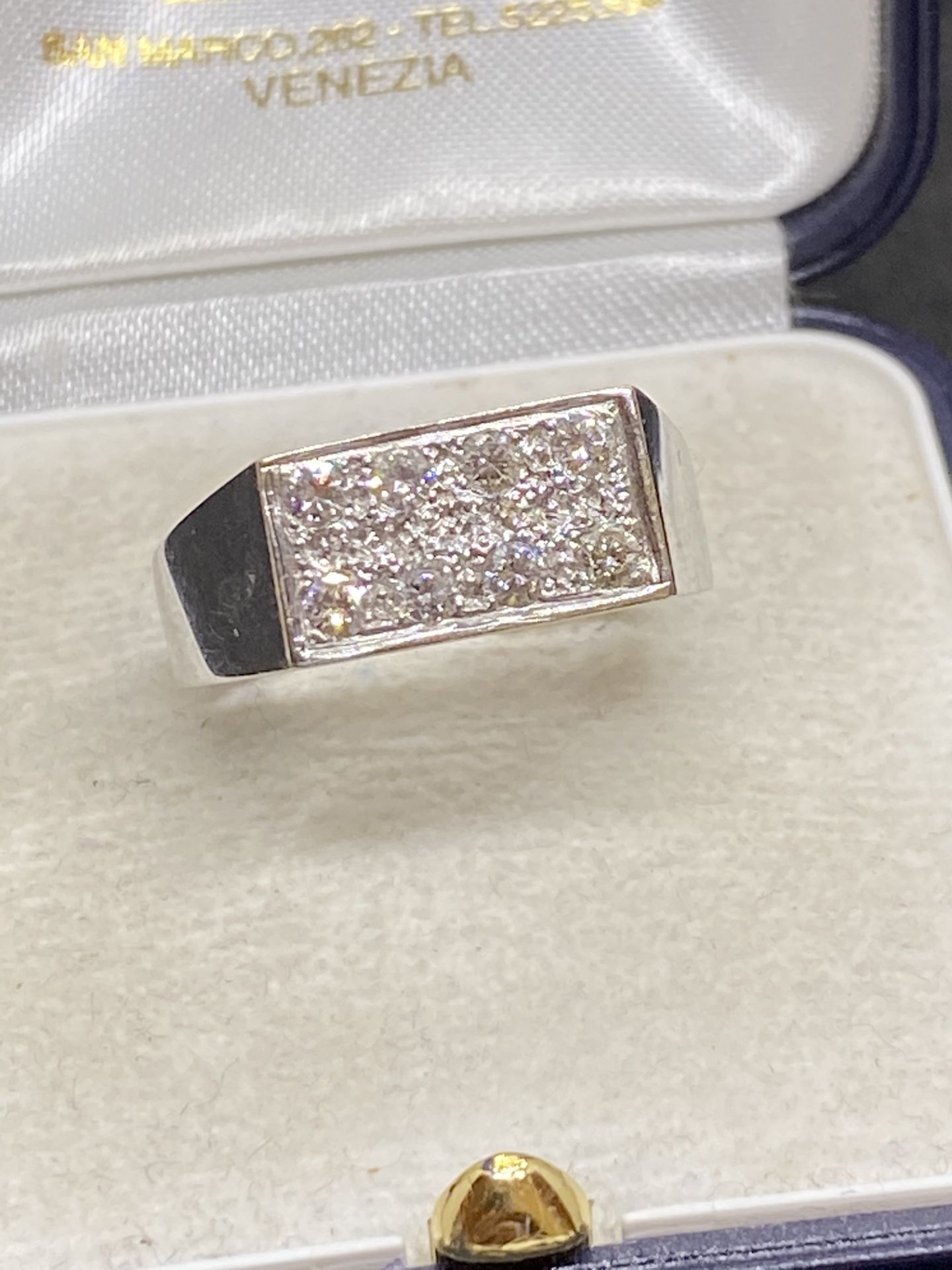0.60ct DIAMOND RING SET IN WHITE METAL - TESTED AS 18ct GOLD - 9.8 GRAMS - Image 2 of 5