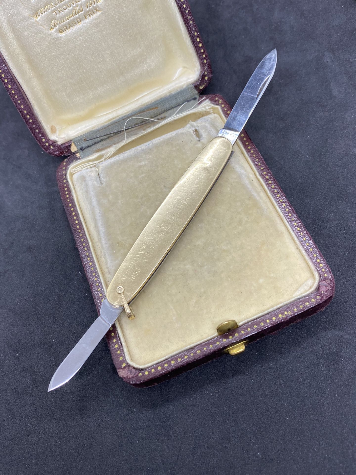 YELLOW METAL (TESTED AS 9ct GOLD) CASED PENKNIFE - STAINLESS STEEL BLADES