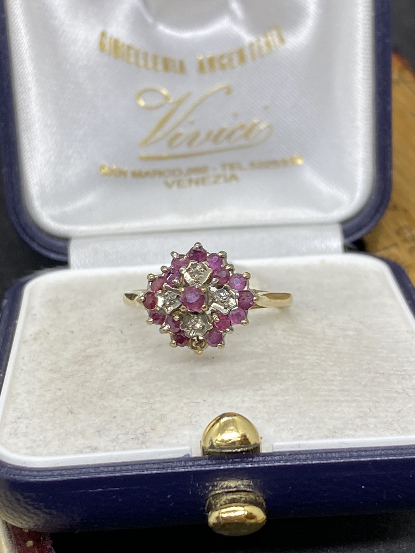 9ct GOLD RUBY & DIAMOND RING - STONE MISSING - Image 2 of 3