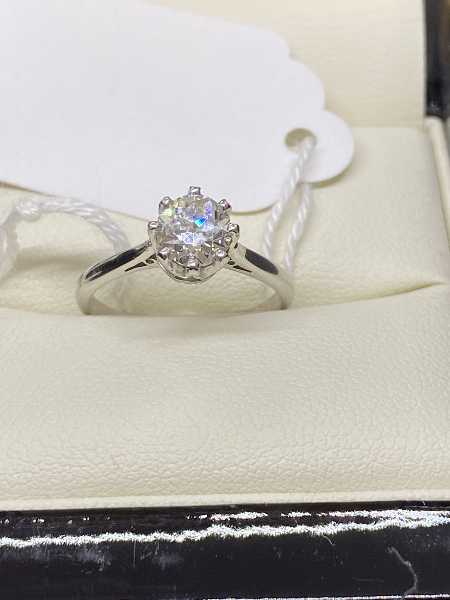 18ct WHITE GOLD 1.91ct DIAMOND SOLITAIRE RING WITH 0.35ct SIDE DIAMONDS - Image 9 of 10