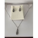 9ct GOLD 1.50ct BLACK & WHITE DIAMOND DROP EARRINGS WITH MATCHING PENDANT