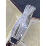 18ct WHITE GOLD 7.00ct DIAMOND X-OVER HINGED BANGLE - 33.48 GRAMS