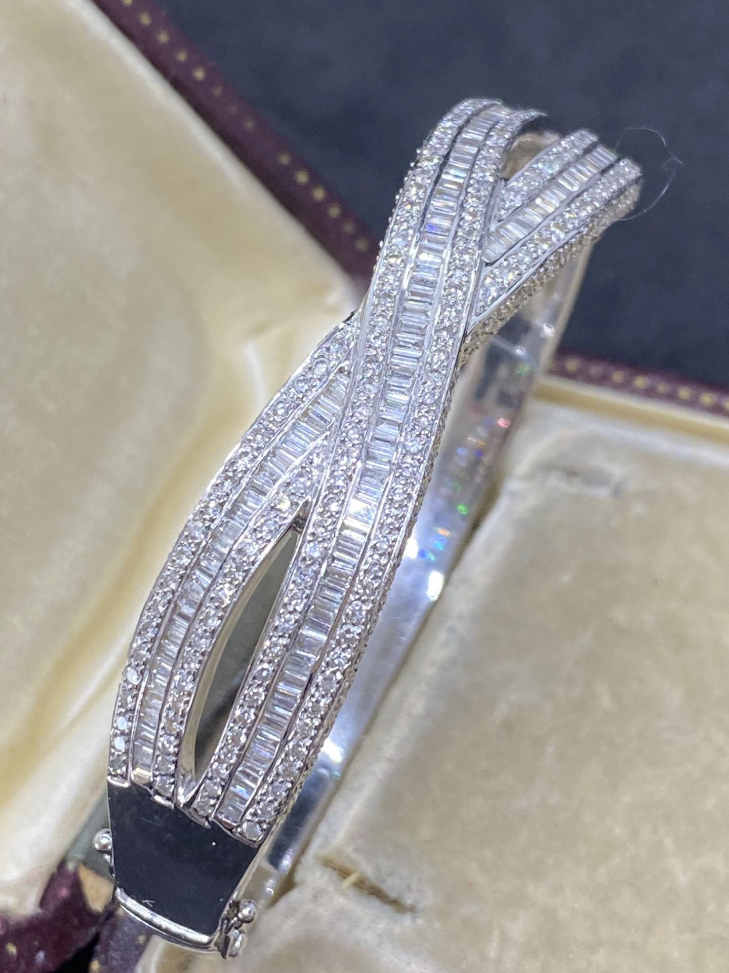 18ct WHITE GOLD 7.00ct DIAMOND X-OVER HINGED BANGLE - 33.48 GRAMS