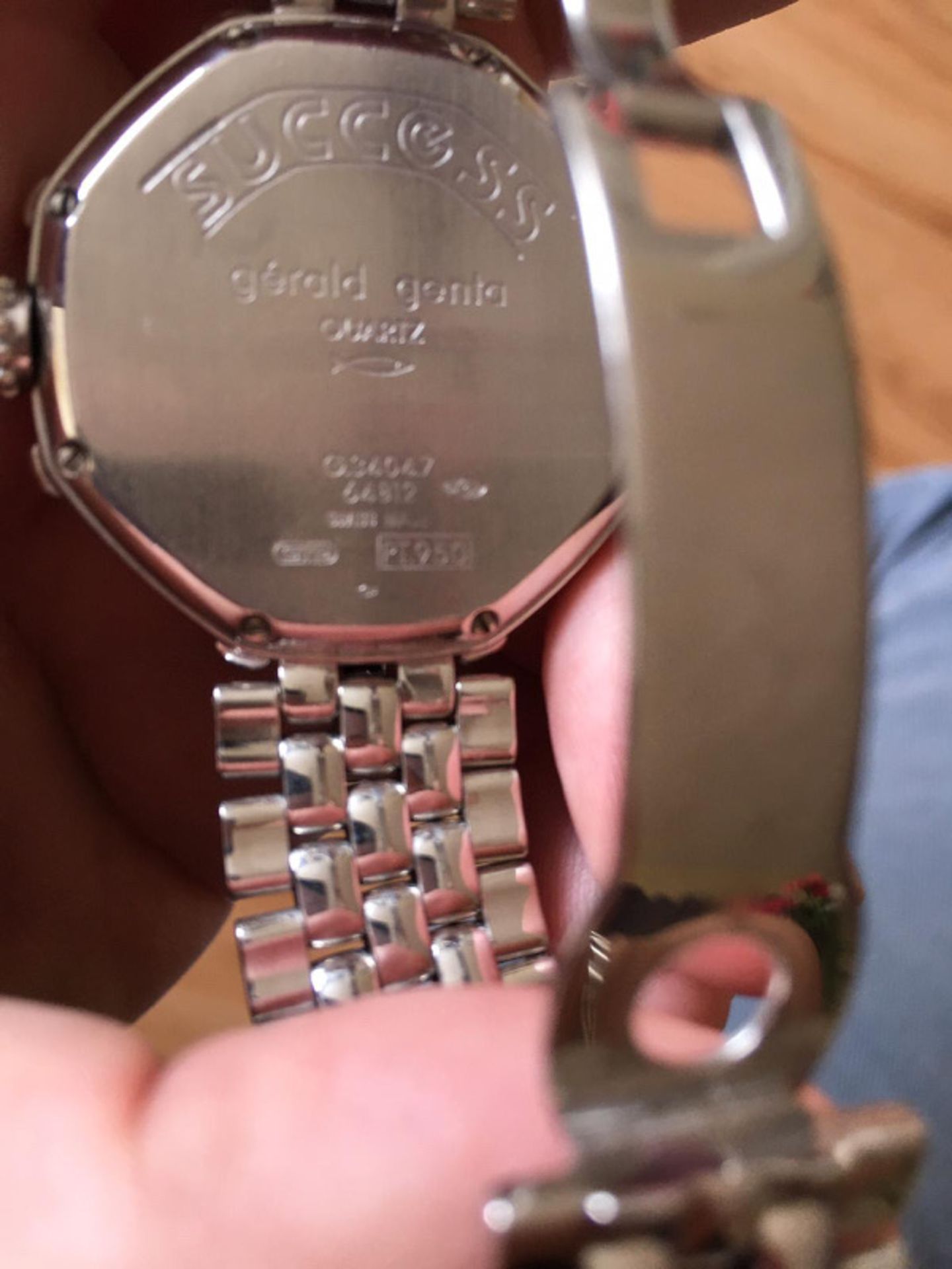 RARE GERALD GENTA SOLID PLATINUM WATCH  COMES WITH 25k VALUATION  171 GRAMS - Image 5 of 14