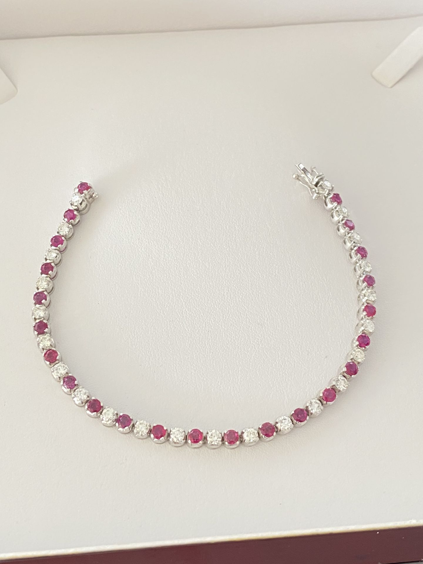 18ct WHITE GOLD 2.00ct DIAMOND & 2.00ct RUBY TENNIS BRACELET - Image 2 of 6