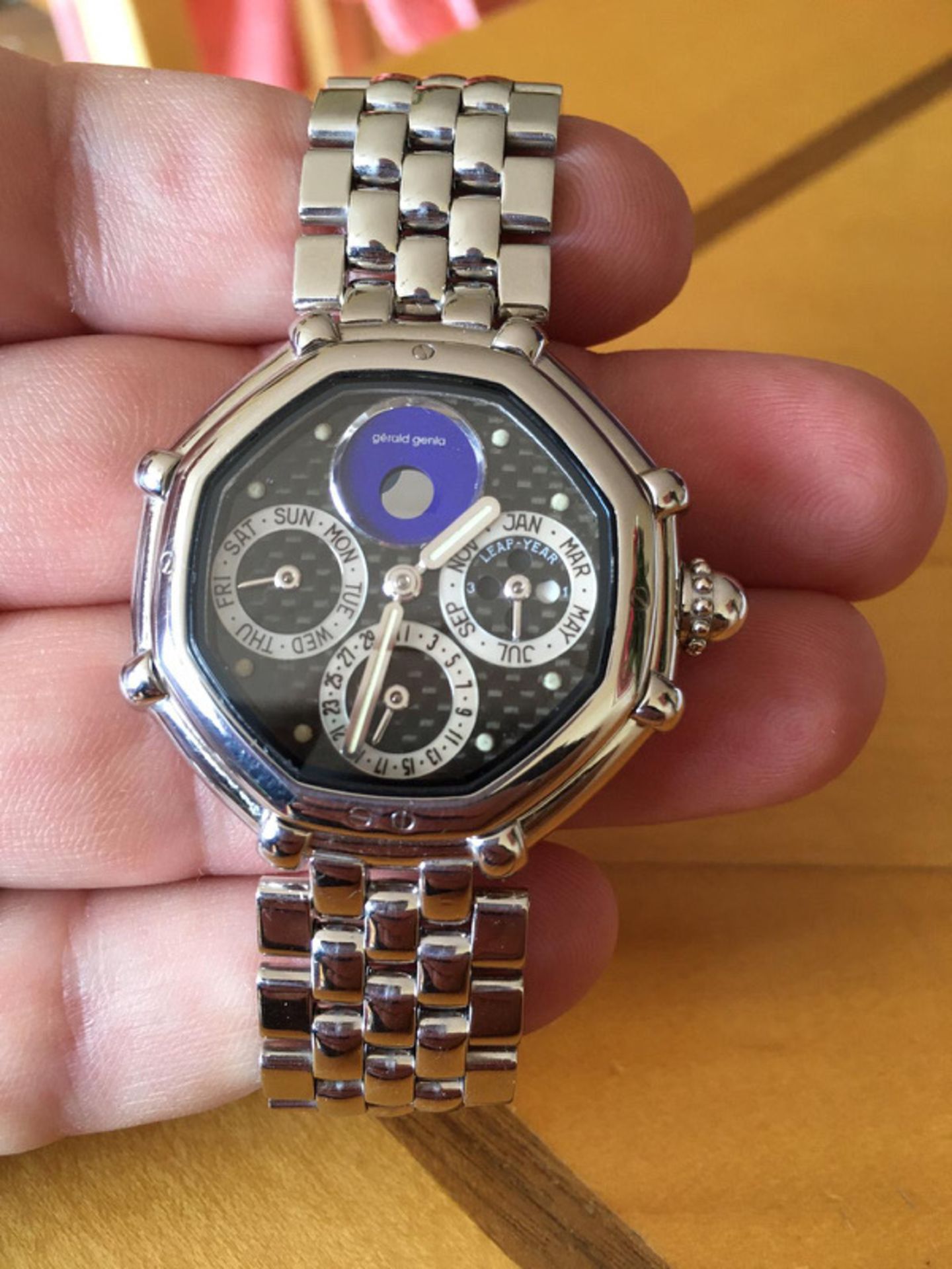 RARE GERALD GENTA SOLID PLATINUM WATCH  COMES WITH 25k VALUATION  171 GRAMS