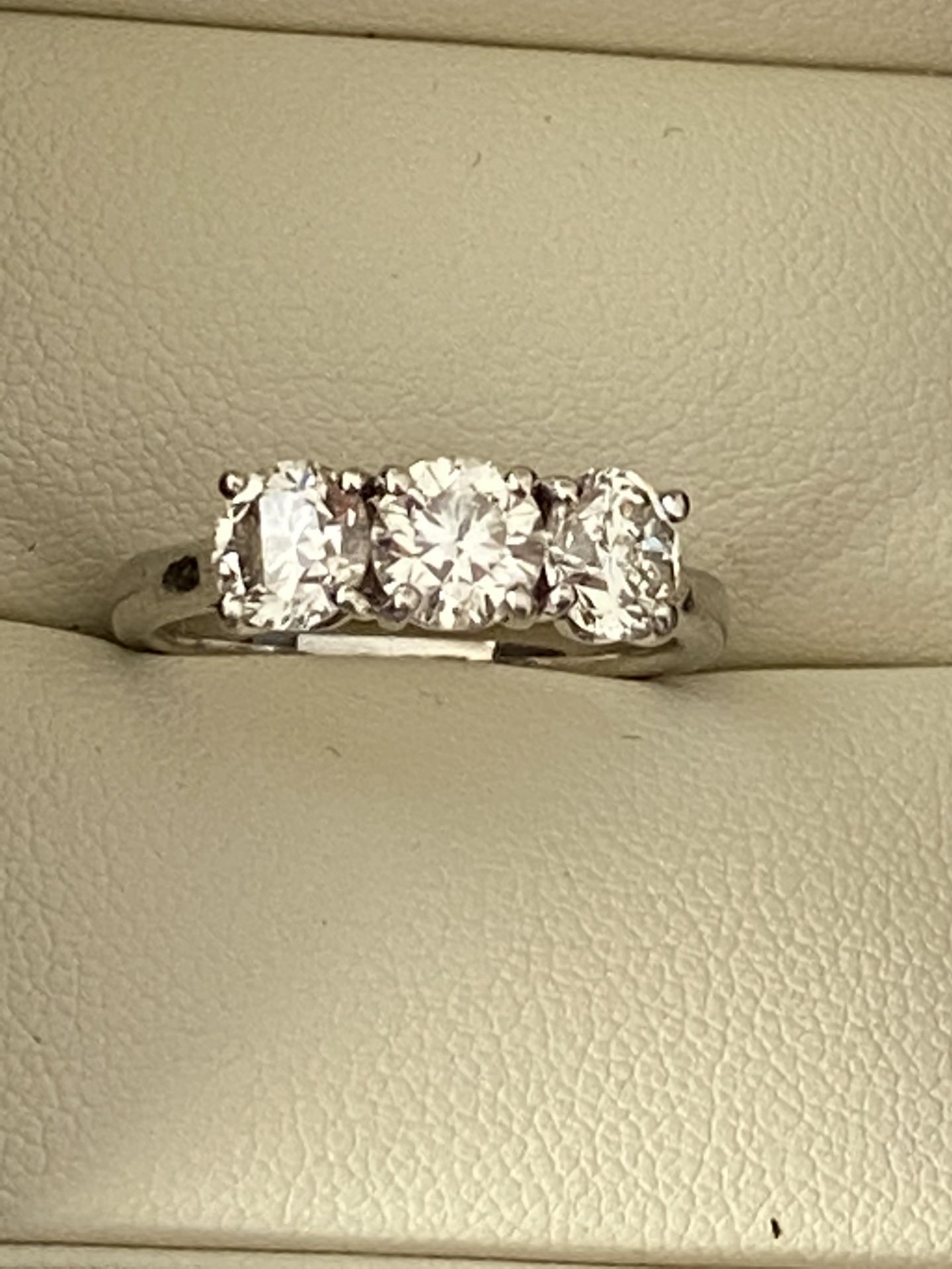 2.00ct 3 x STONE DIAMOND RING SET IN PLATINUM 950 - Image 6 of 9