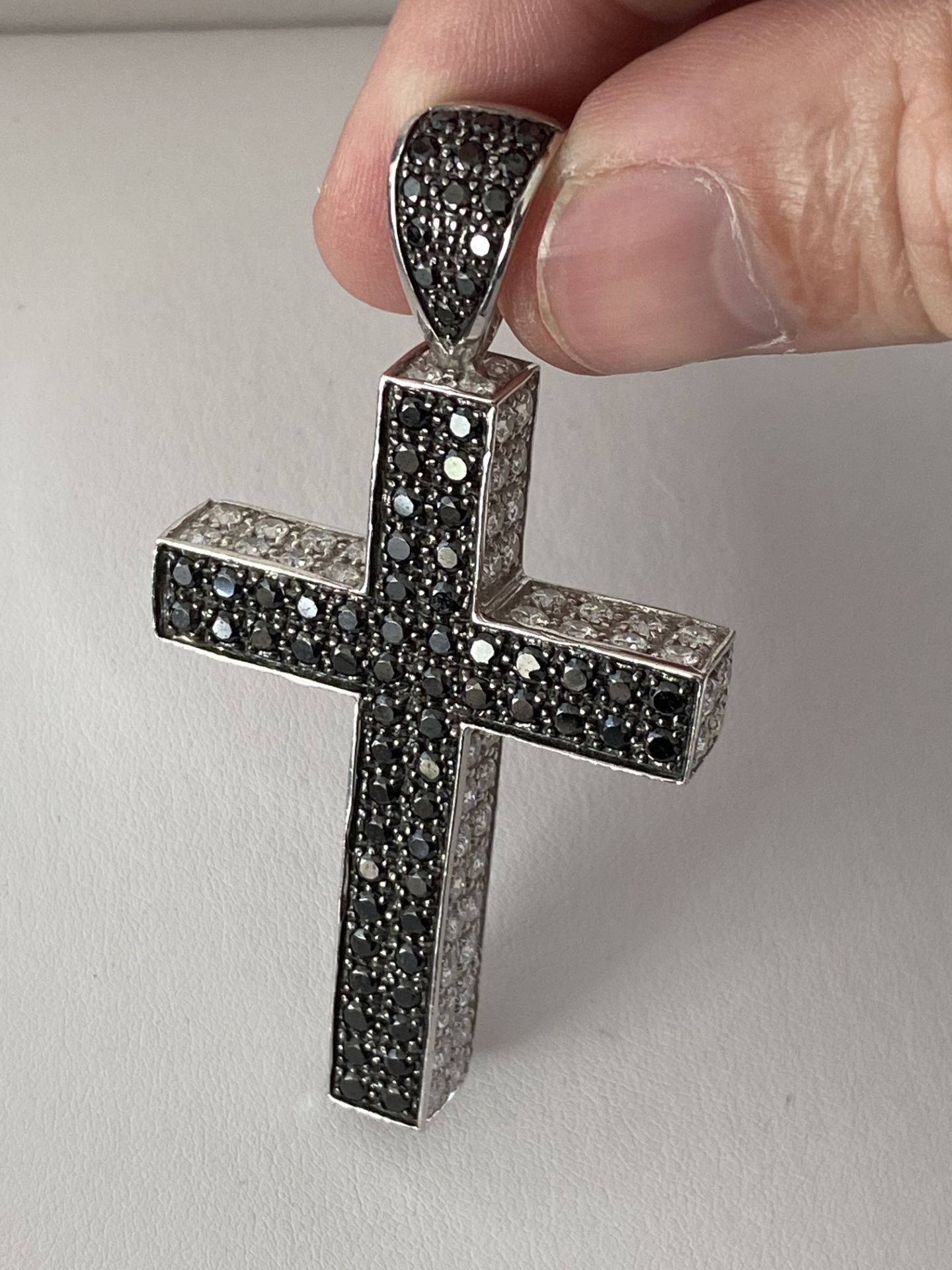 LARGE 3" 18ct WHITE GOLD 3.00ct BLACK & WHITE DIAMOND SET CROSS