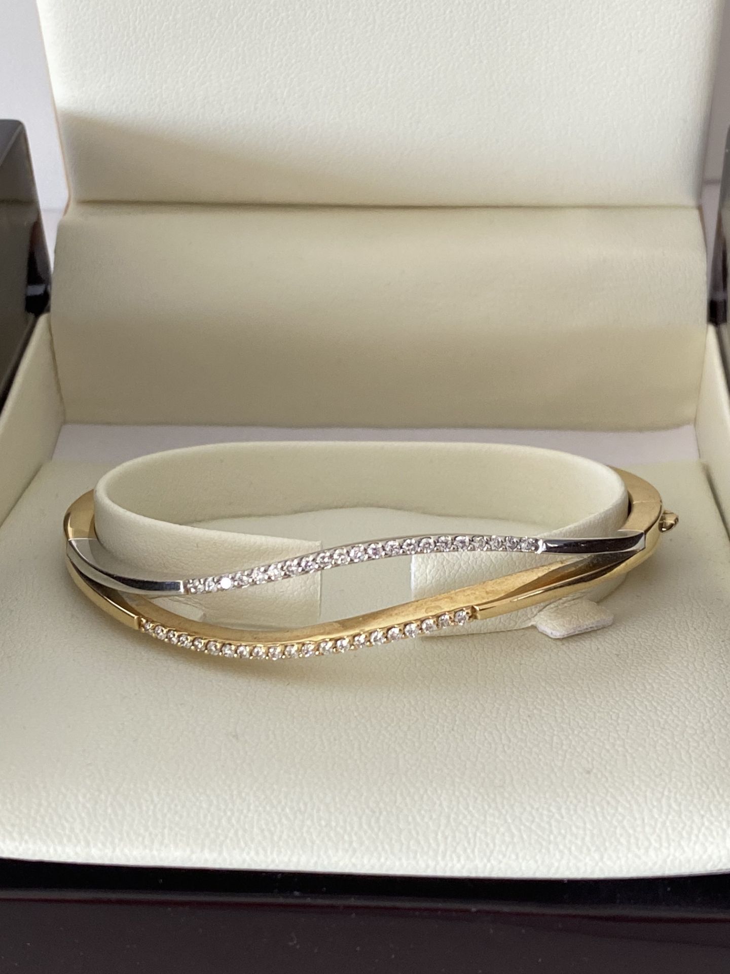 18ct GOLD DIAMOND SET HINGED BANGLE