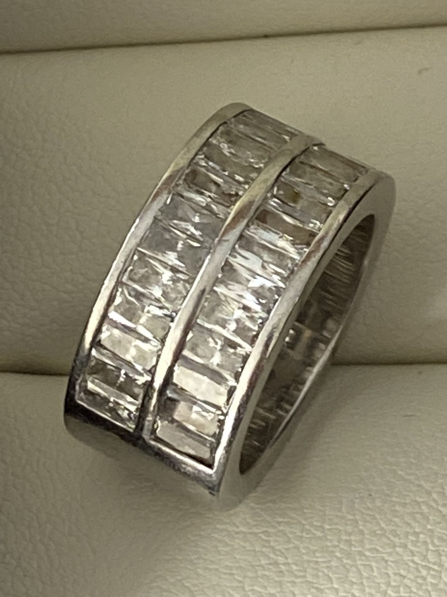 PLATINUM 950 1.50ct 2 ROW DIAMOND SET BAND RING - Image 9 of 9