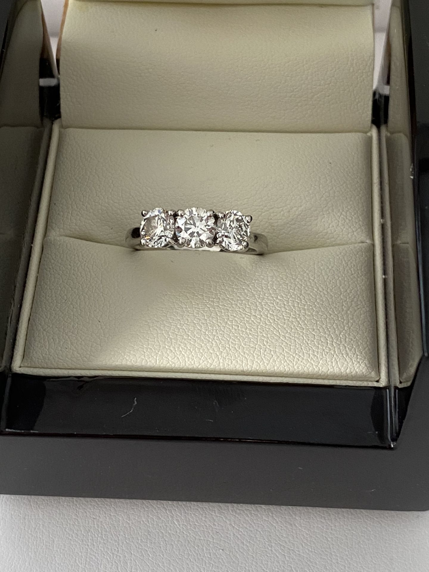 2.00ct 3 x STONE DIAMOND RING SET IN PLATINUM 950 - Image 2 of 9